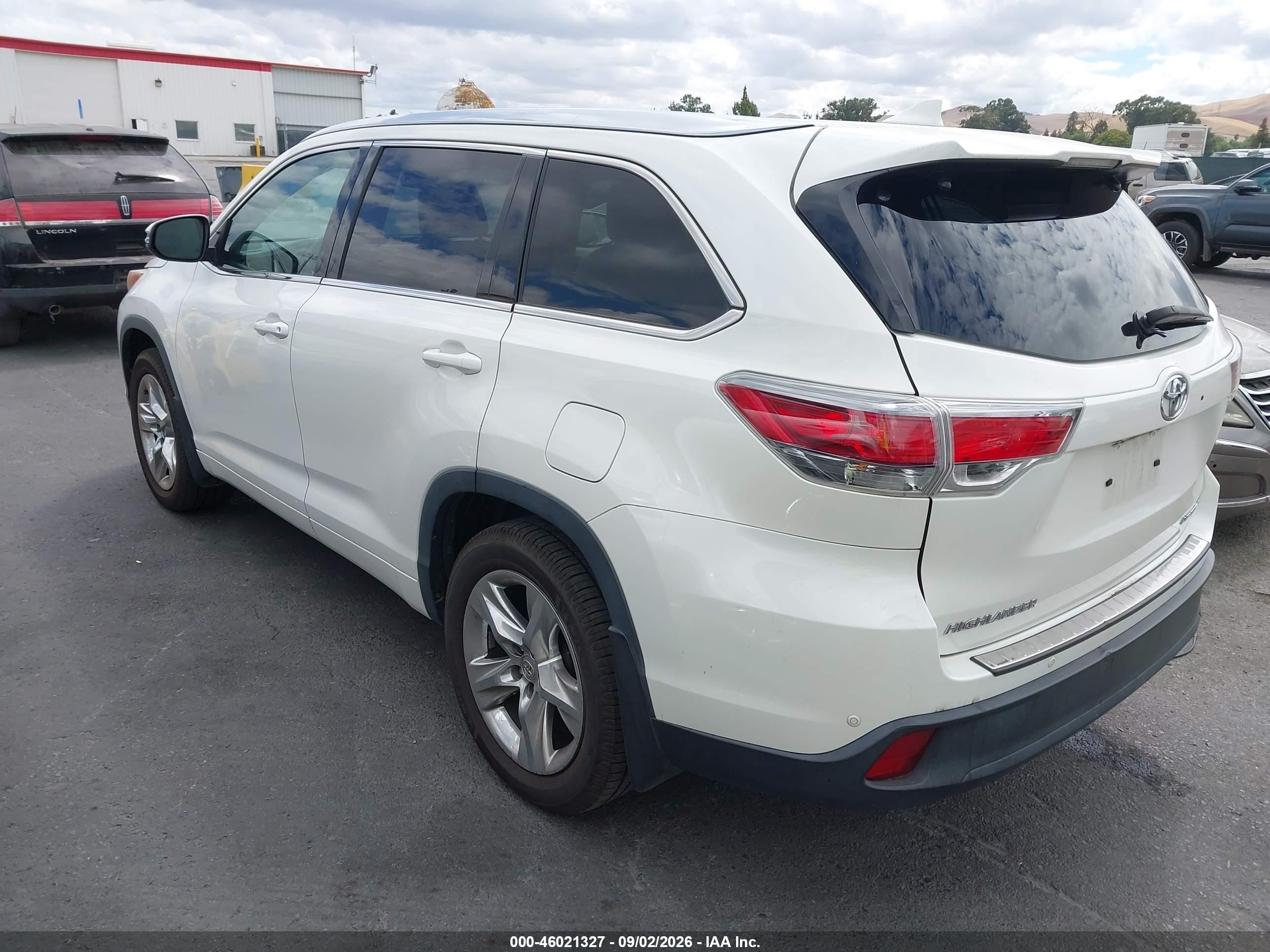 2015 Toyota Highlander Limited Platinum V6 White vin: 5TDDKRFH3FS100774