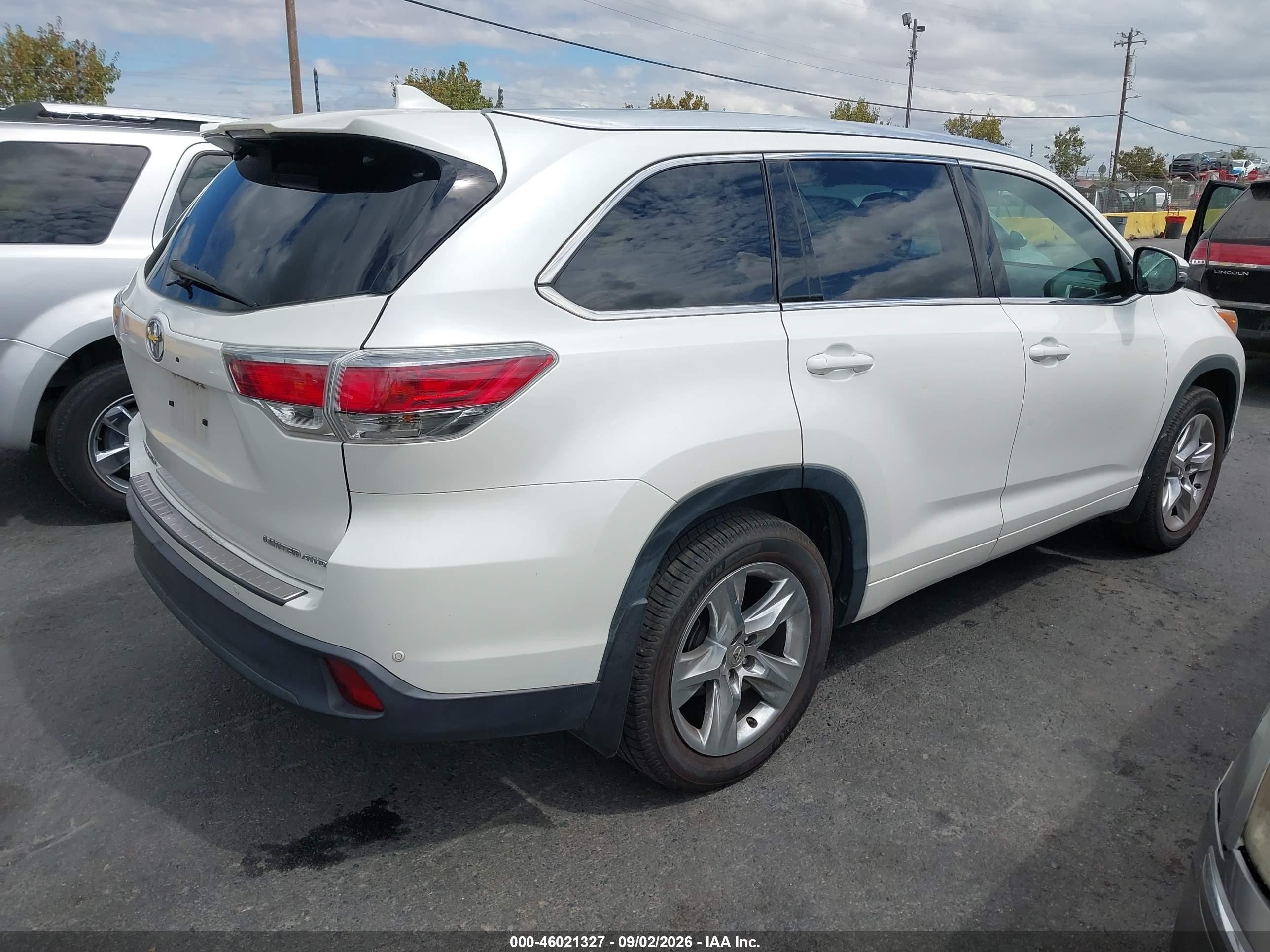 2015 Toyota Highlander Limited Platinum V6 White vin: 5TDDKRFH3FS100774