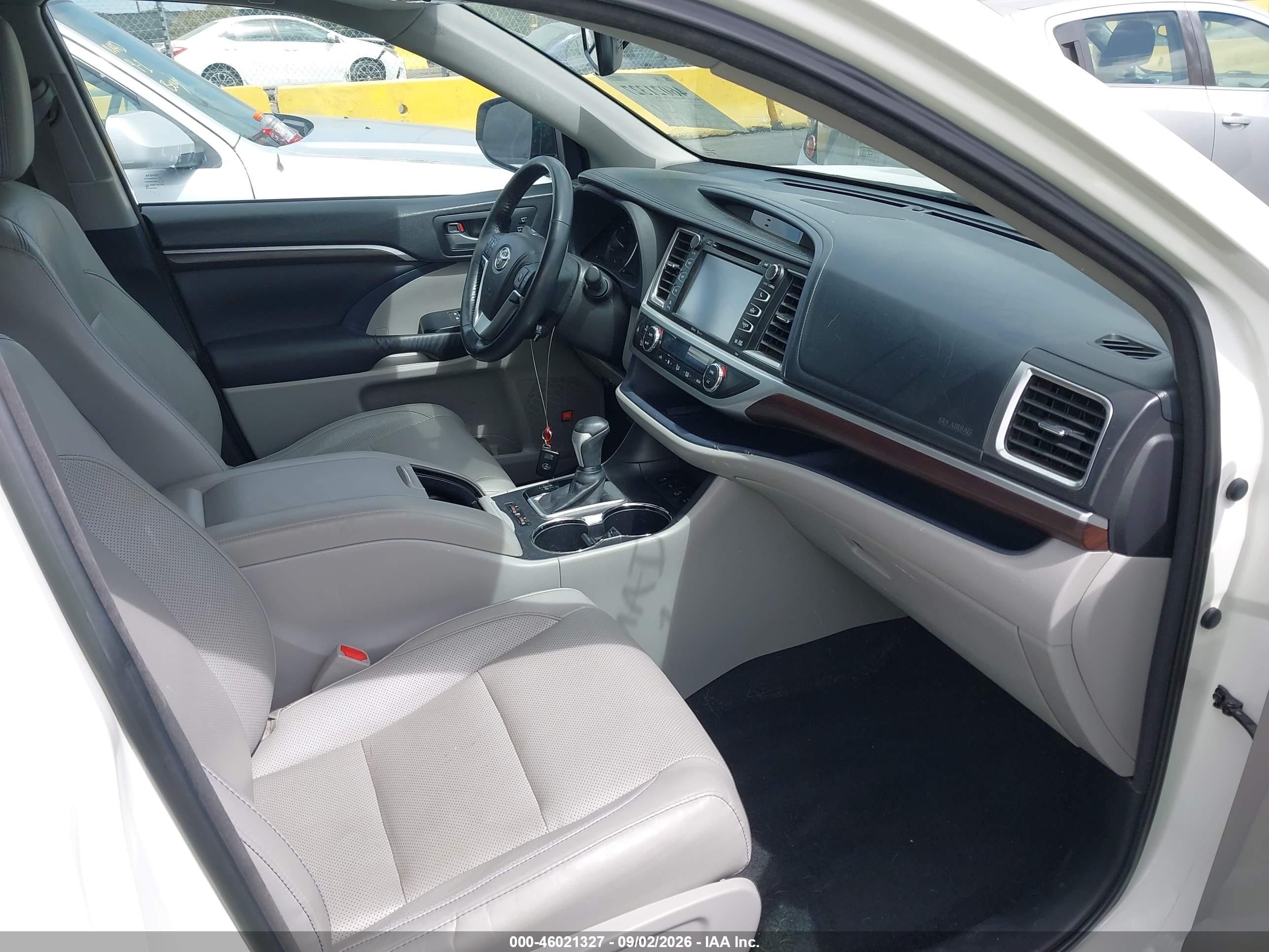 2015 Toyota Highlander Limited Platinum V6 White vin: 5TDDKRFH3FS100774