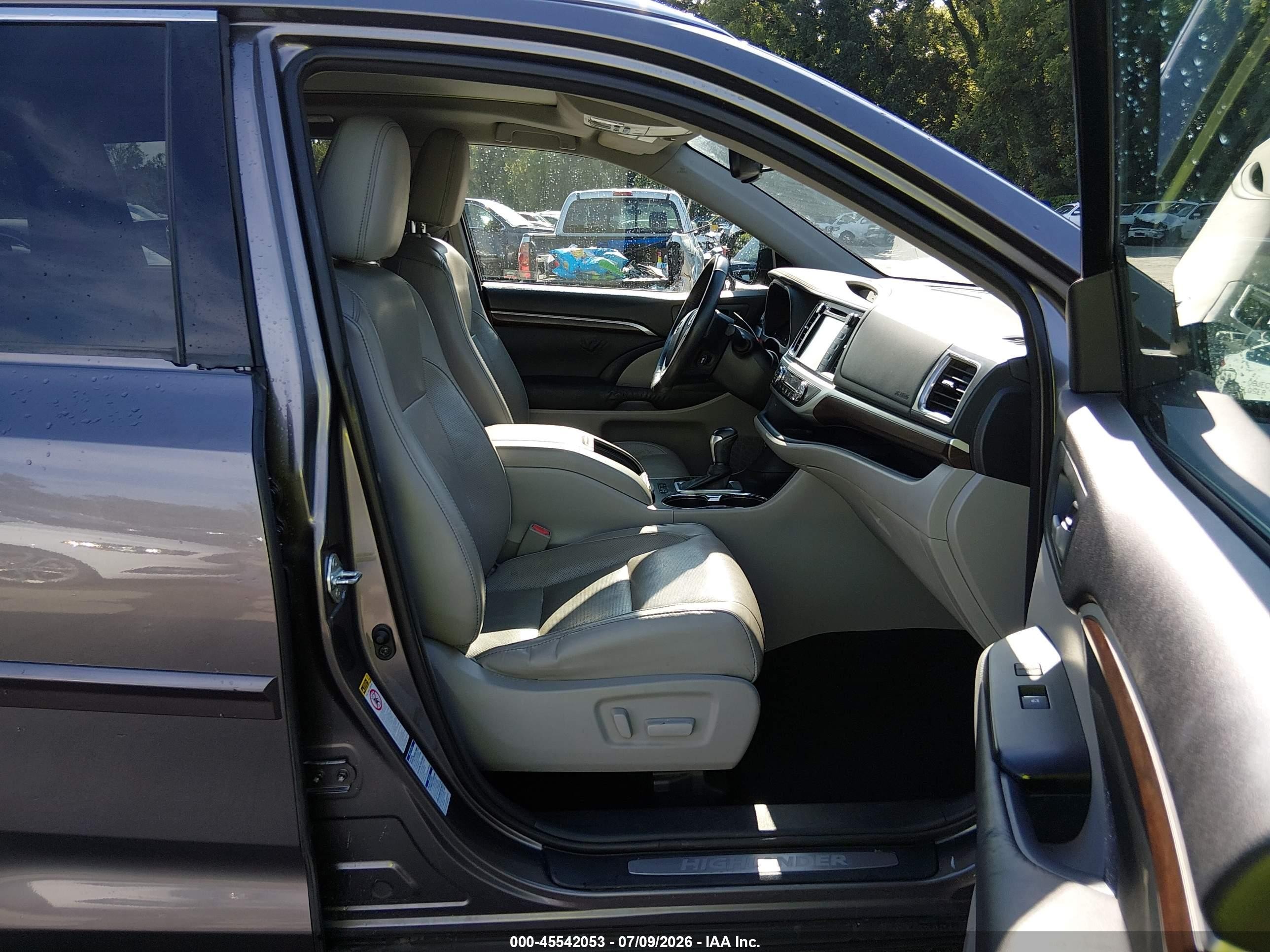 2015 Toyota Highlander Limited Platinum V6 Серый vin: 5TDDKRFH3FS105179