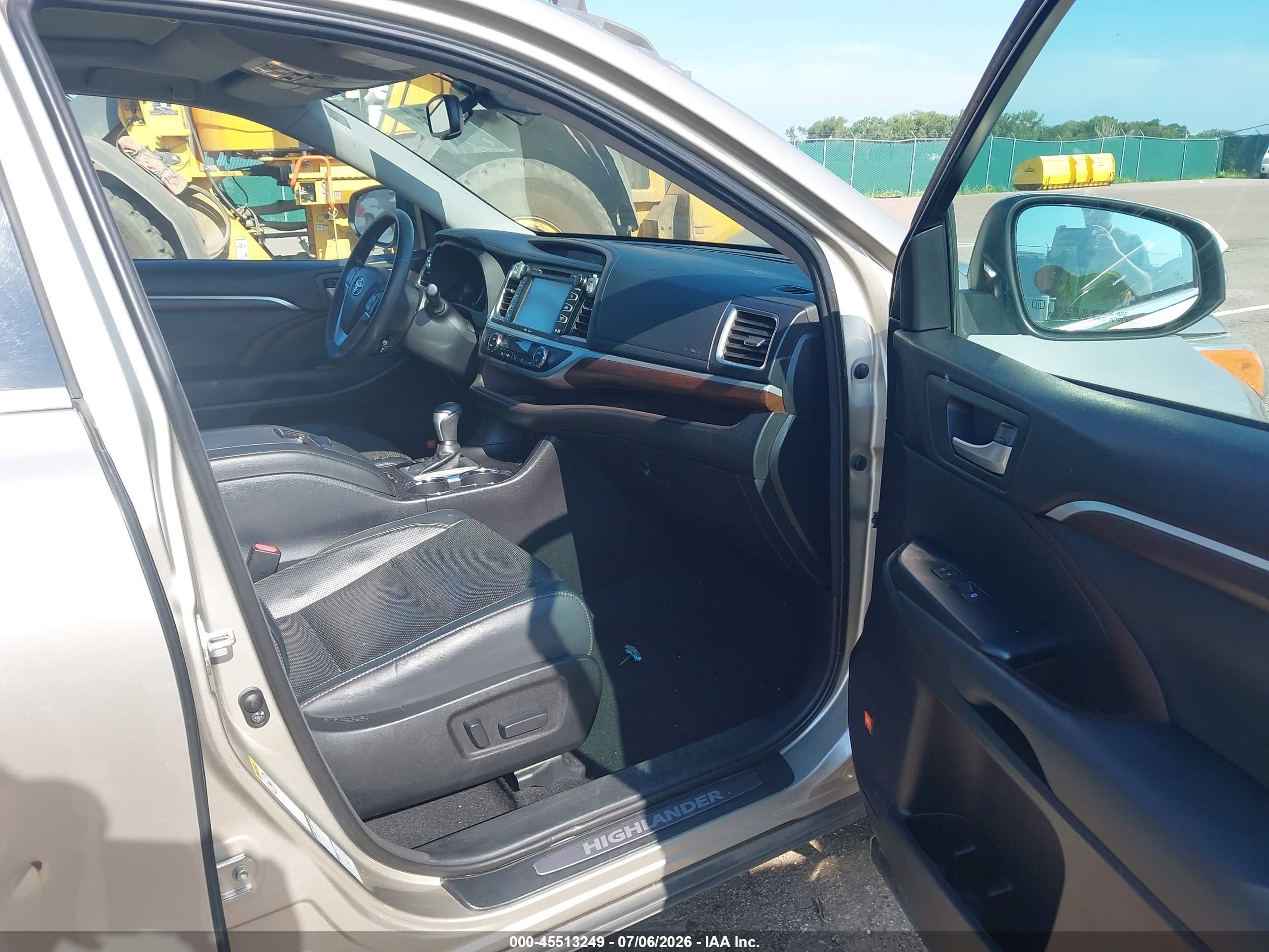 2015 Toyota Highlander Limited V6 Gold vin: 5TDDKRFH3FS185910