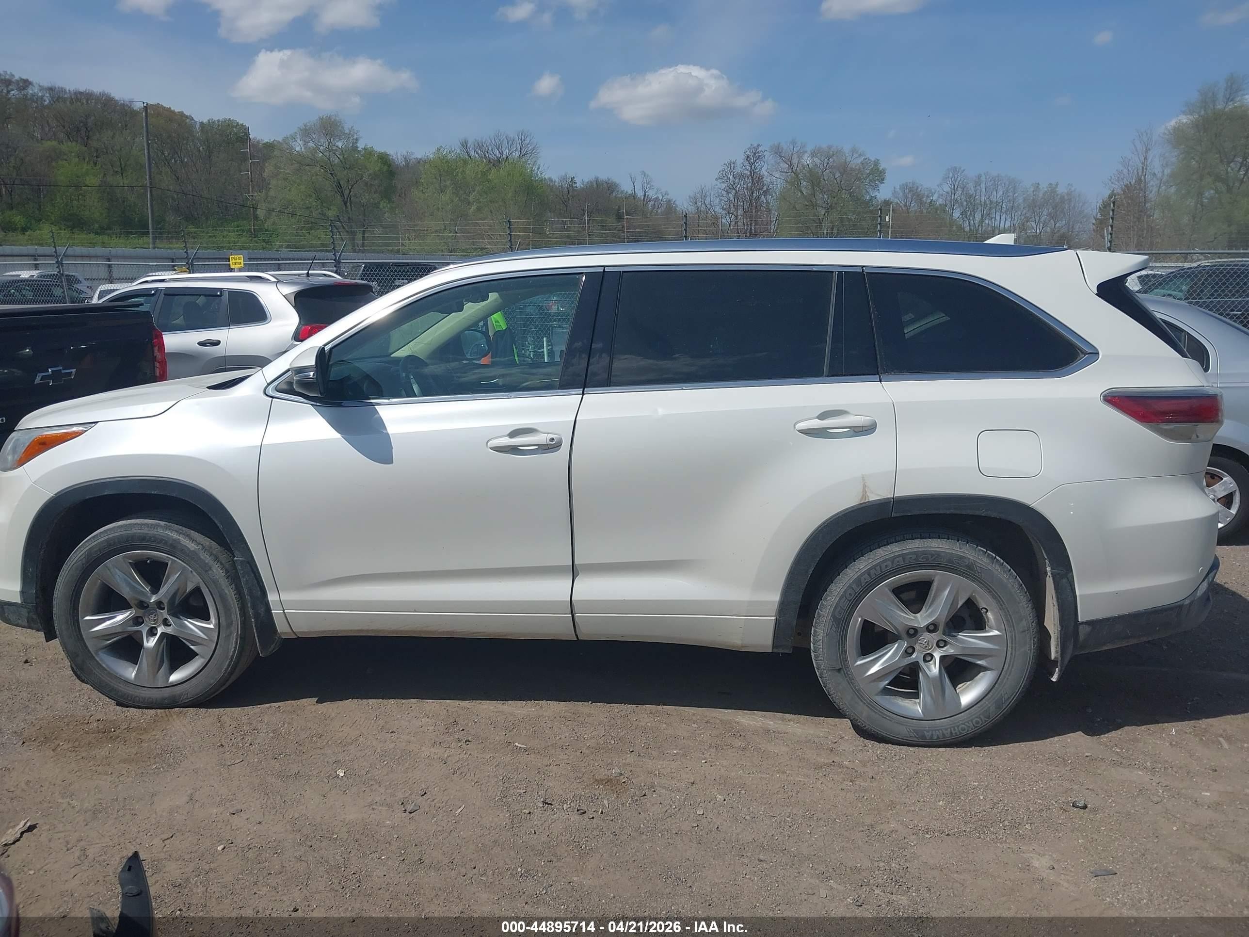 2015 Toyota Highlander Limited Platinum V6 White vin: 5TDDKRFH4FS203864