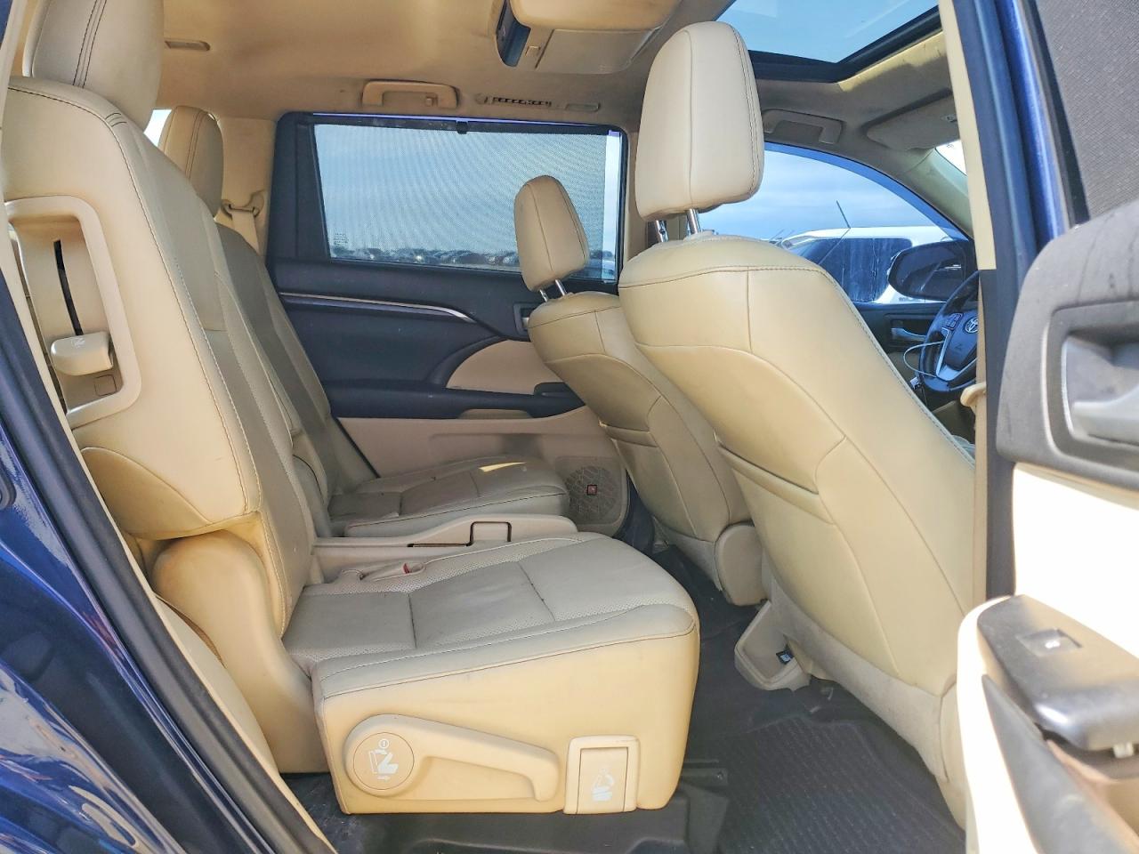 2015 Toyota Highlander Blue vin: 5TDDKRFH5FS088210