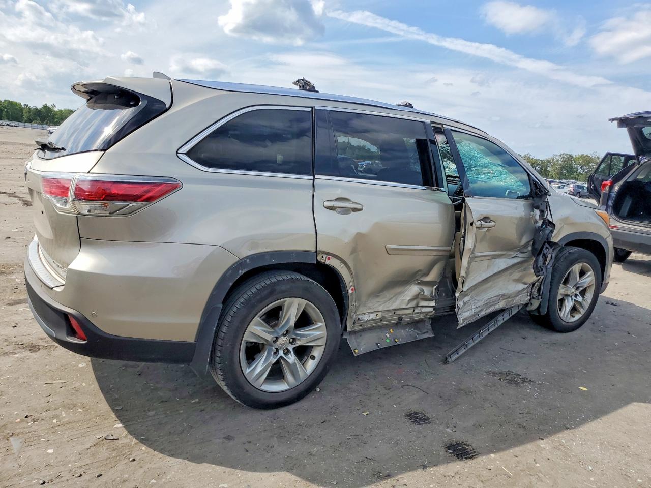 2015 Toyota Highlander Limited Beige vin: 5TDDKRFH5FS092998