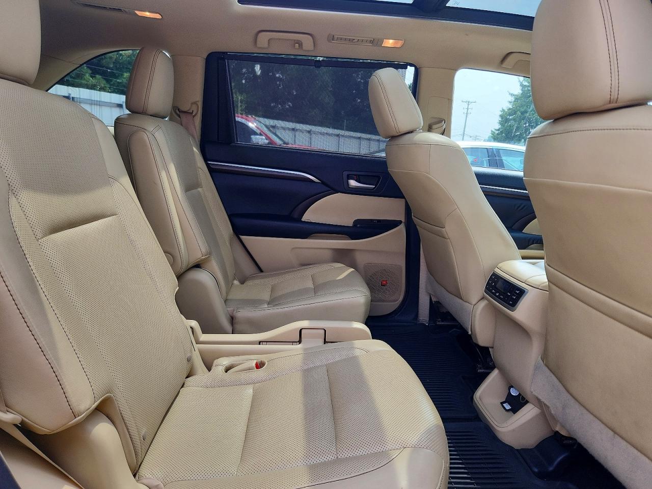 2015 Toyota Highlander Limited Platinum Silver vin: 5TDDKRFH5FS099451