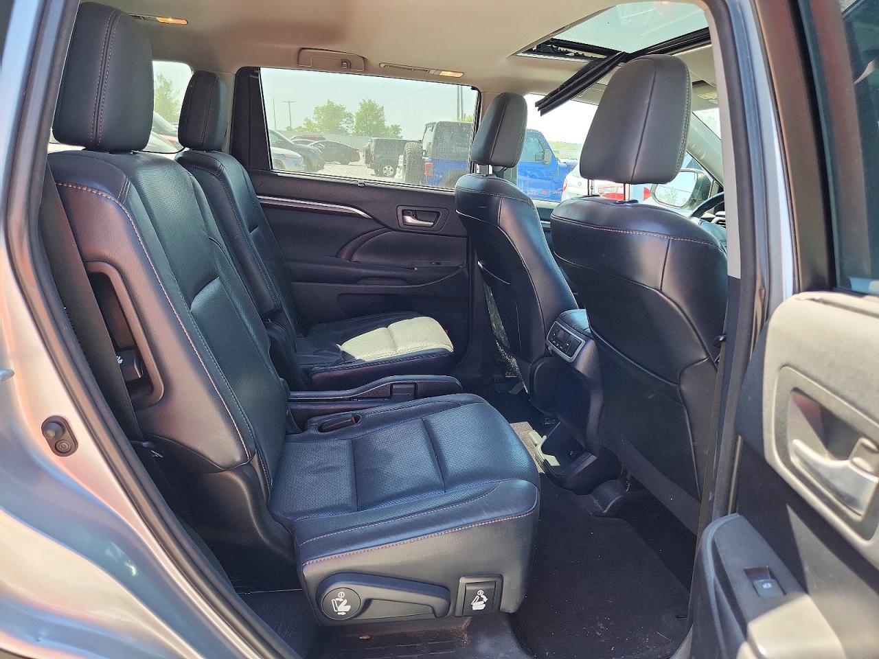 2015 Toyota Highlander Limited Silver vin: 5TDDKRFH5FS222973