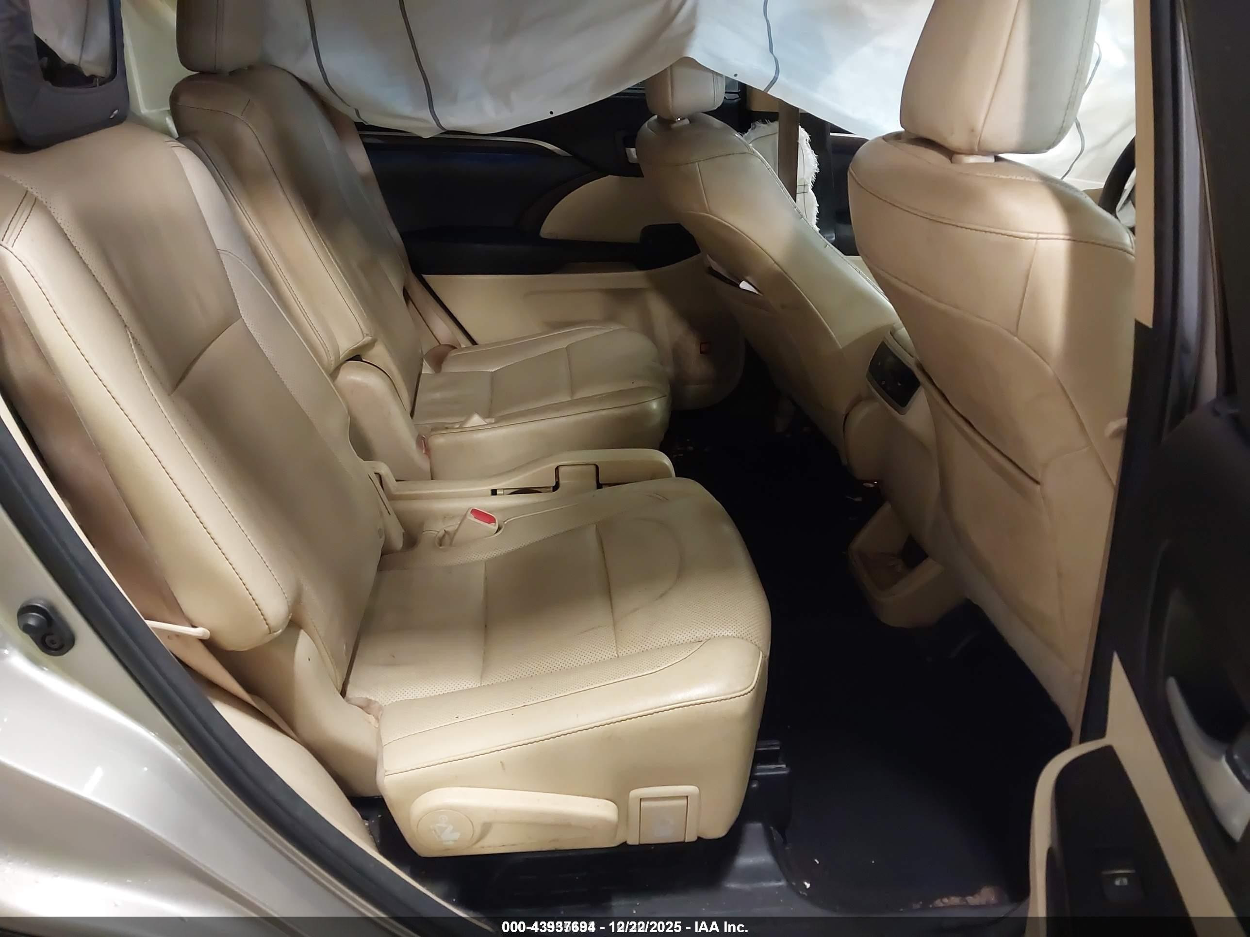 2015 Toyota Highlander Limited V6 Золотой vin: 5TDDKRFH6FS080133