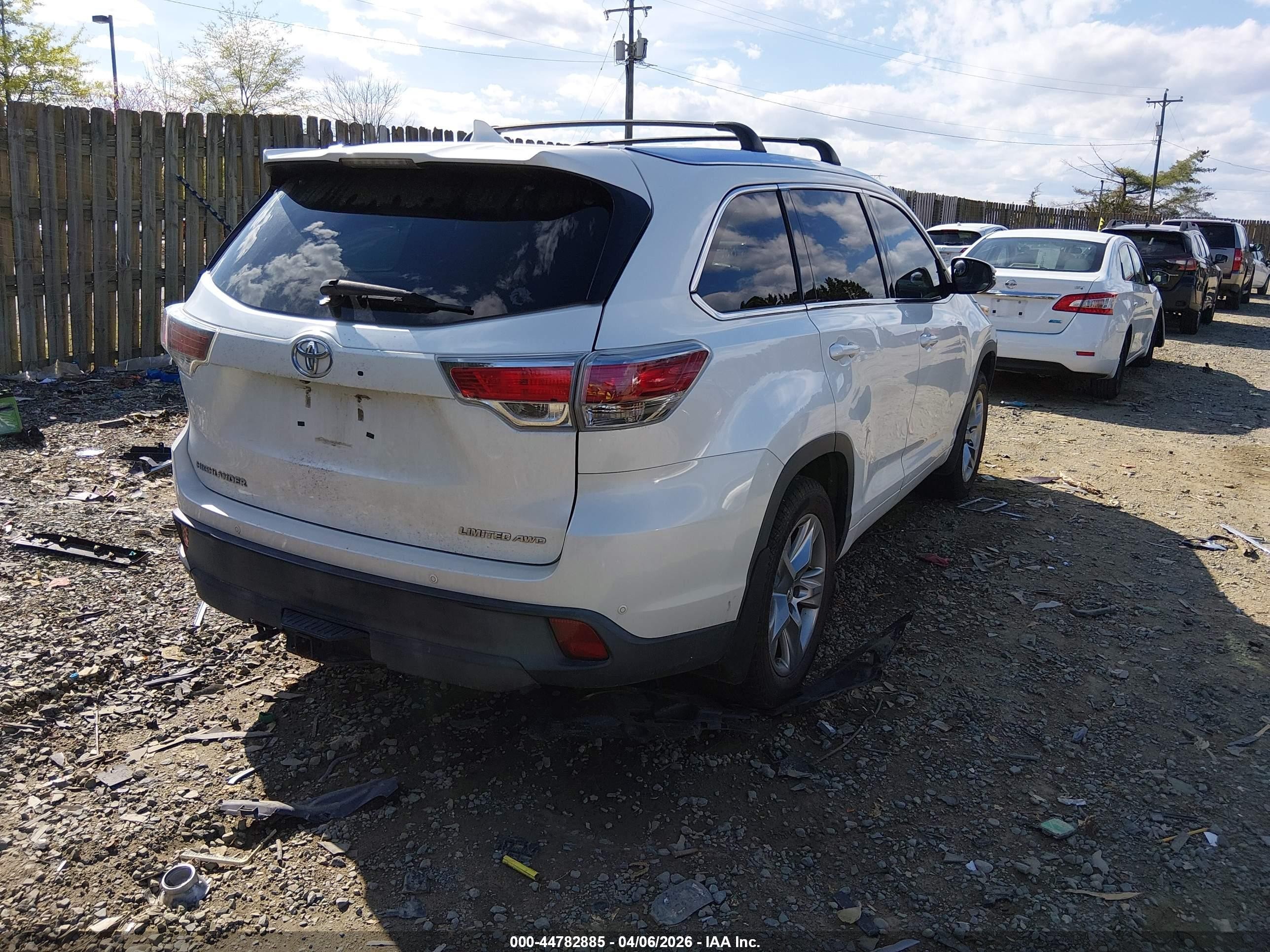2015 Toyota Highlander Limited Platinum V6 White vin: 5TDDKRFH6FS118041