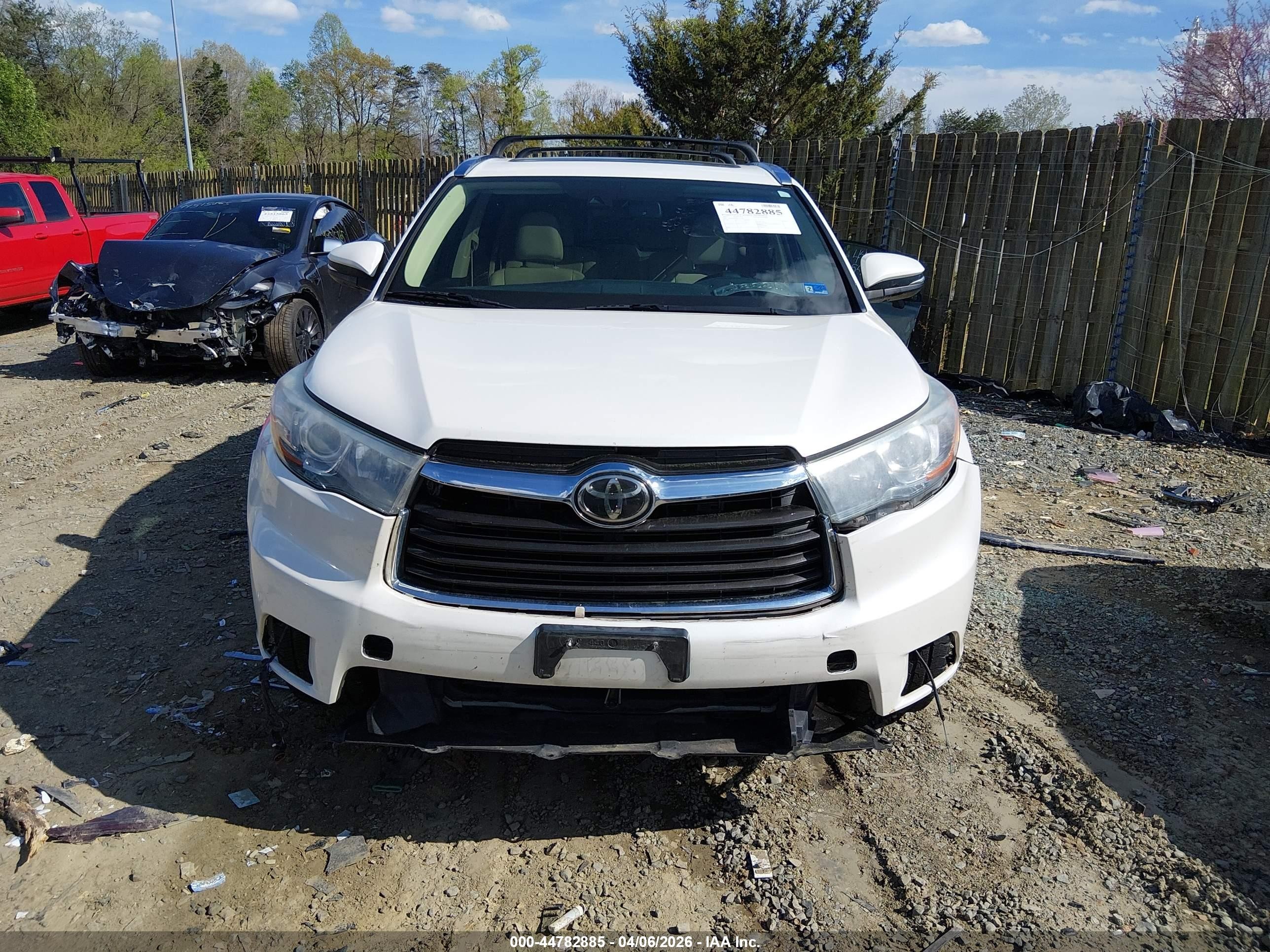 2015 Toyota Highlander Limited Platinum V6 White vin: 5TDDKRFH6FS118041