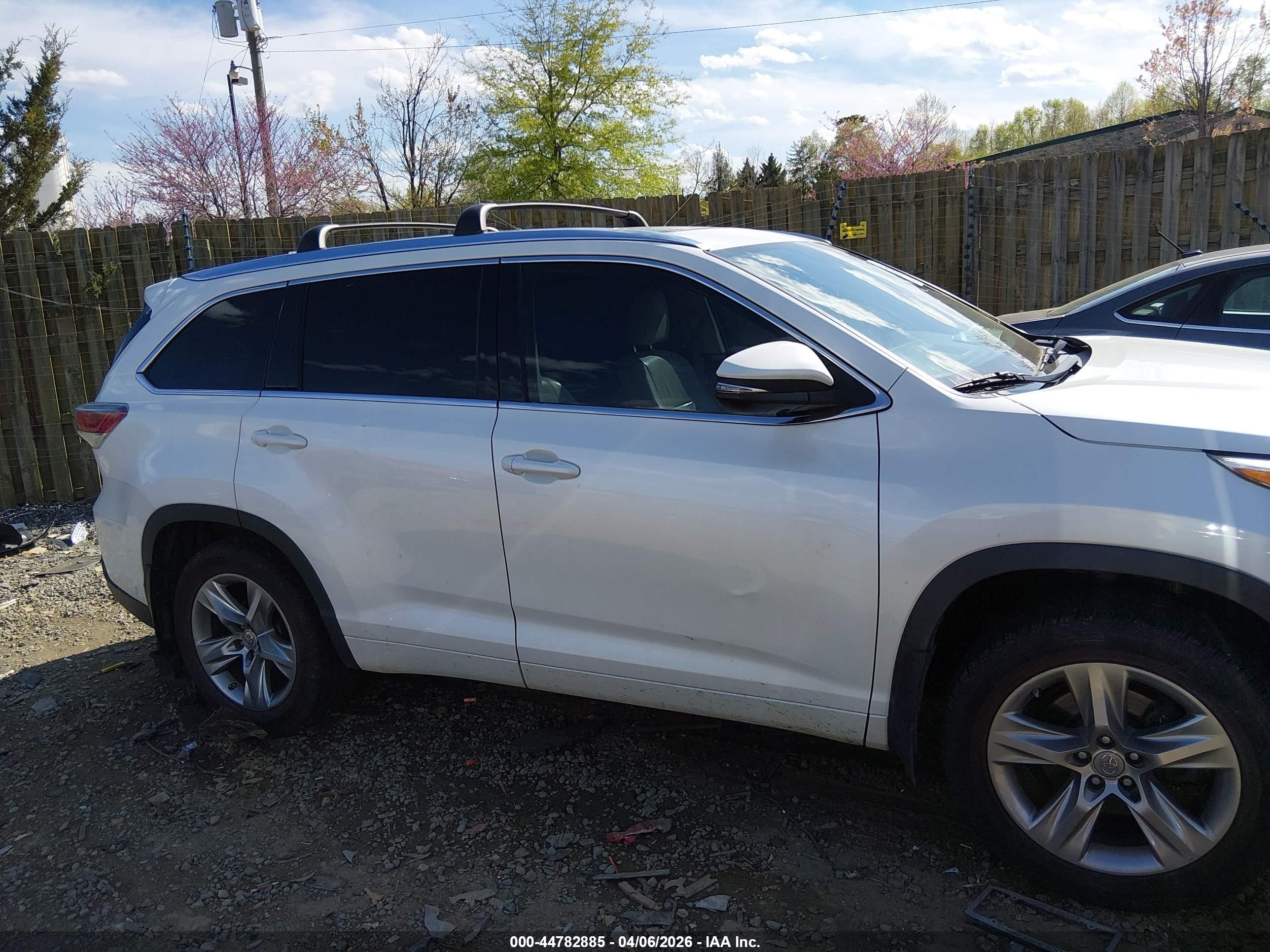 2015 Toyota Highlander Limited Platinum V6 White vin: 5TDDKRFH6FS118041