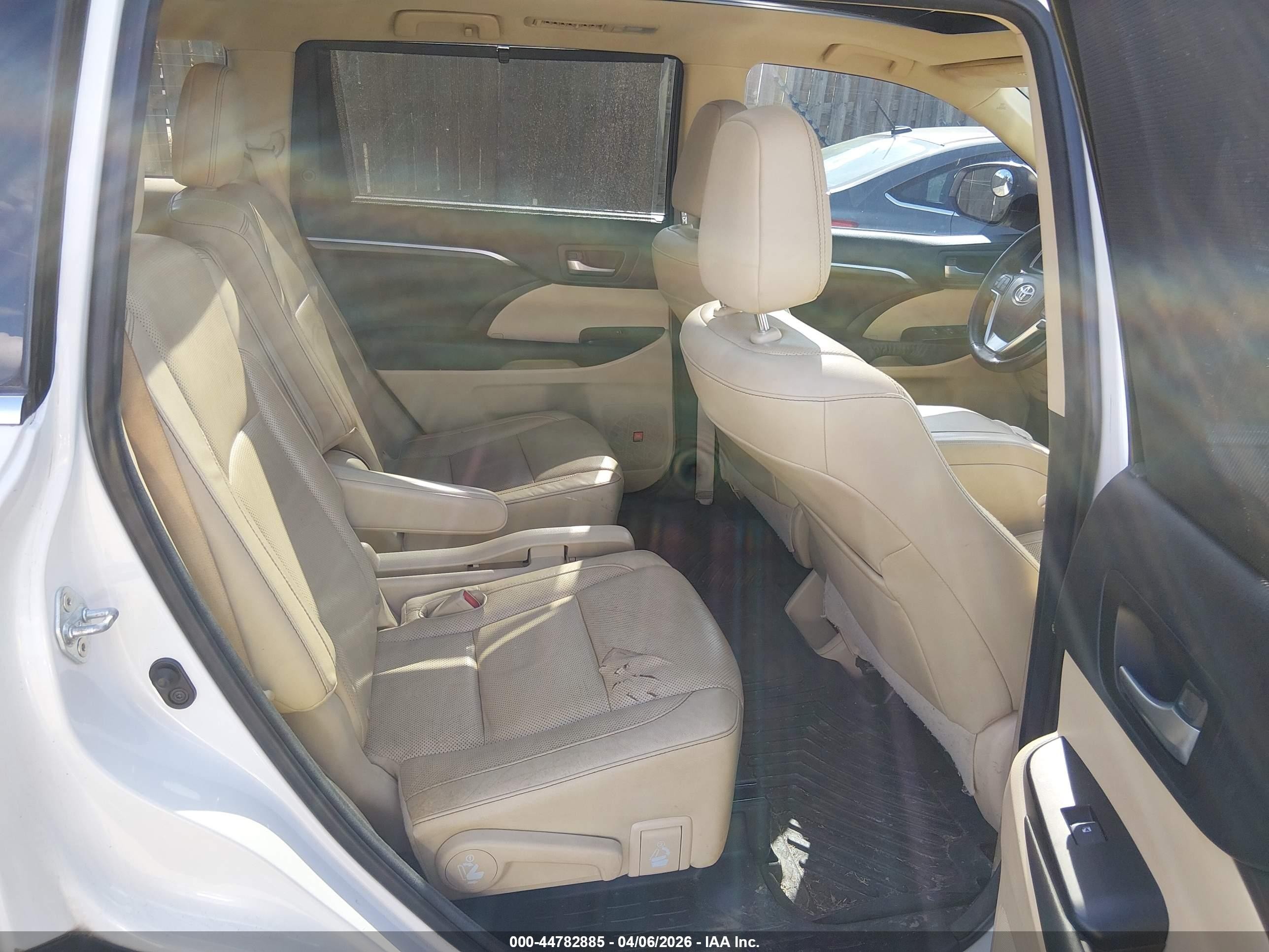 2015 Toyota Highlander Limited Platinum V6 White vin: 5TDDKRFH6FS118041