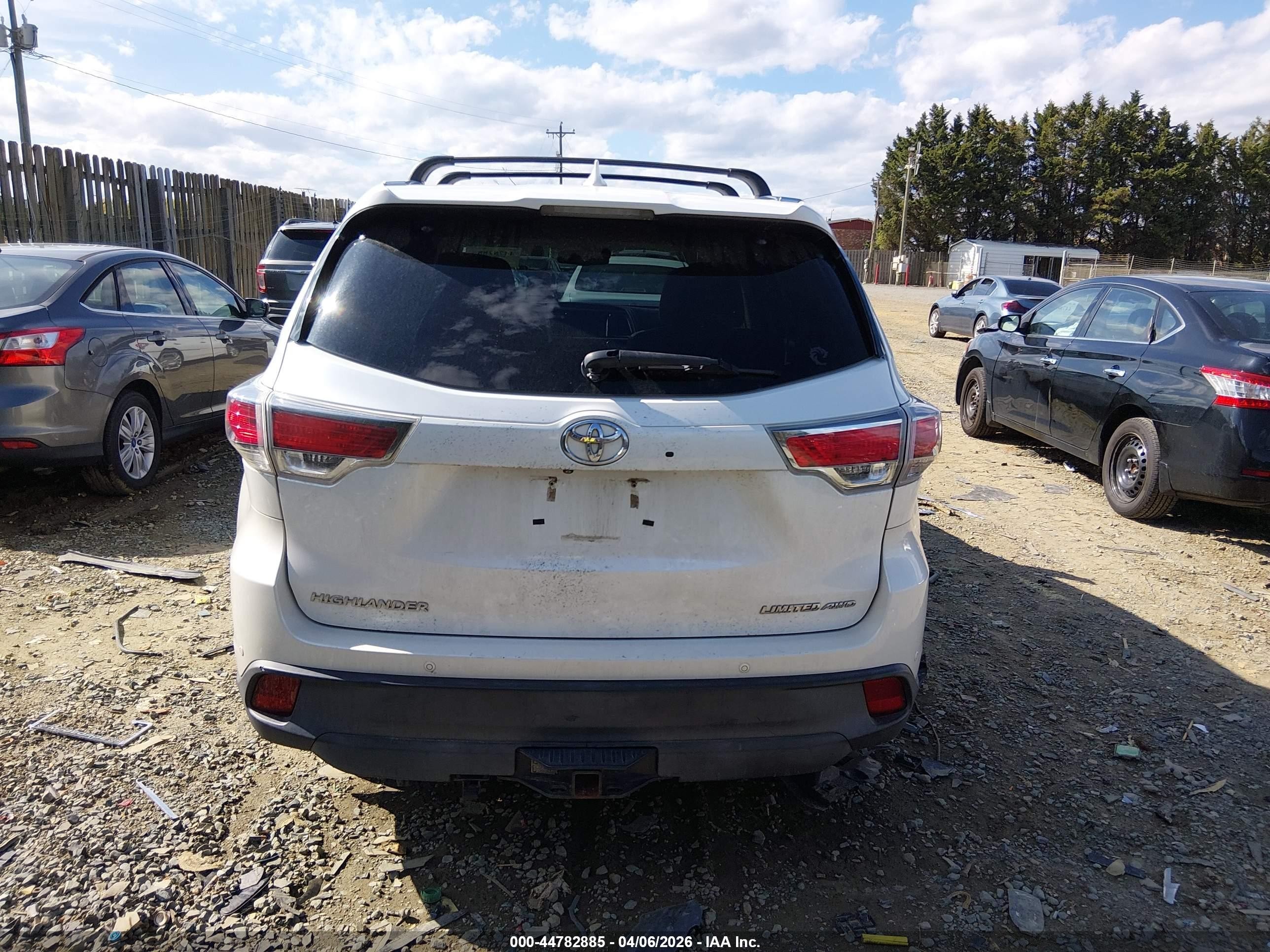 2015 Toyota Highlander Limited Platinum V6 White vin: 5TDDKRFH6FS118041
