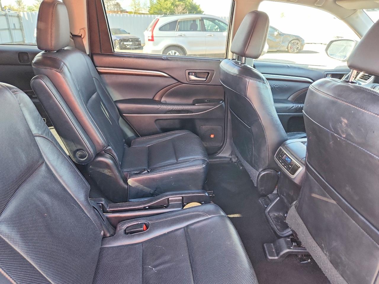 2015 Toyota Highlander Limited Silver vin: 5TDDKRFH7FS072168