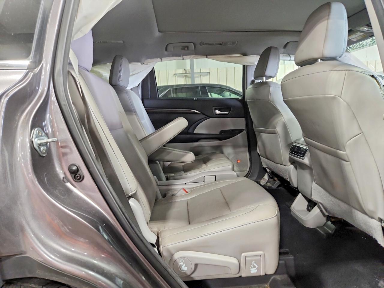 2015 Toyota Highlander Limited Platinum Gray vin: 5TDDKRFH7FS084031