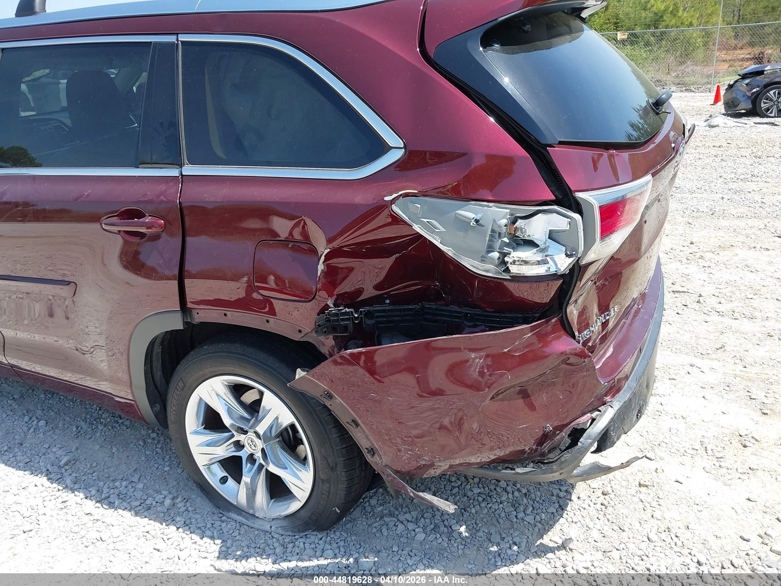 2015 Toyota Highlander Limited Platinum V6 Red vin: 5TDDKRFH7FS127024