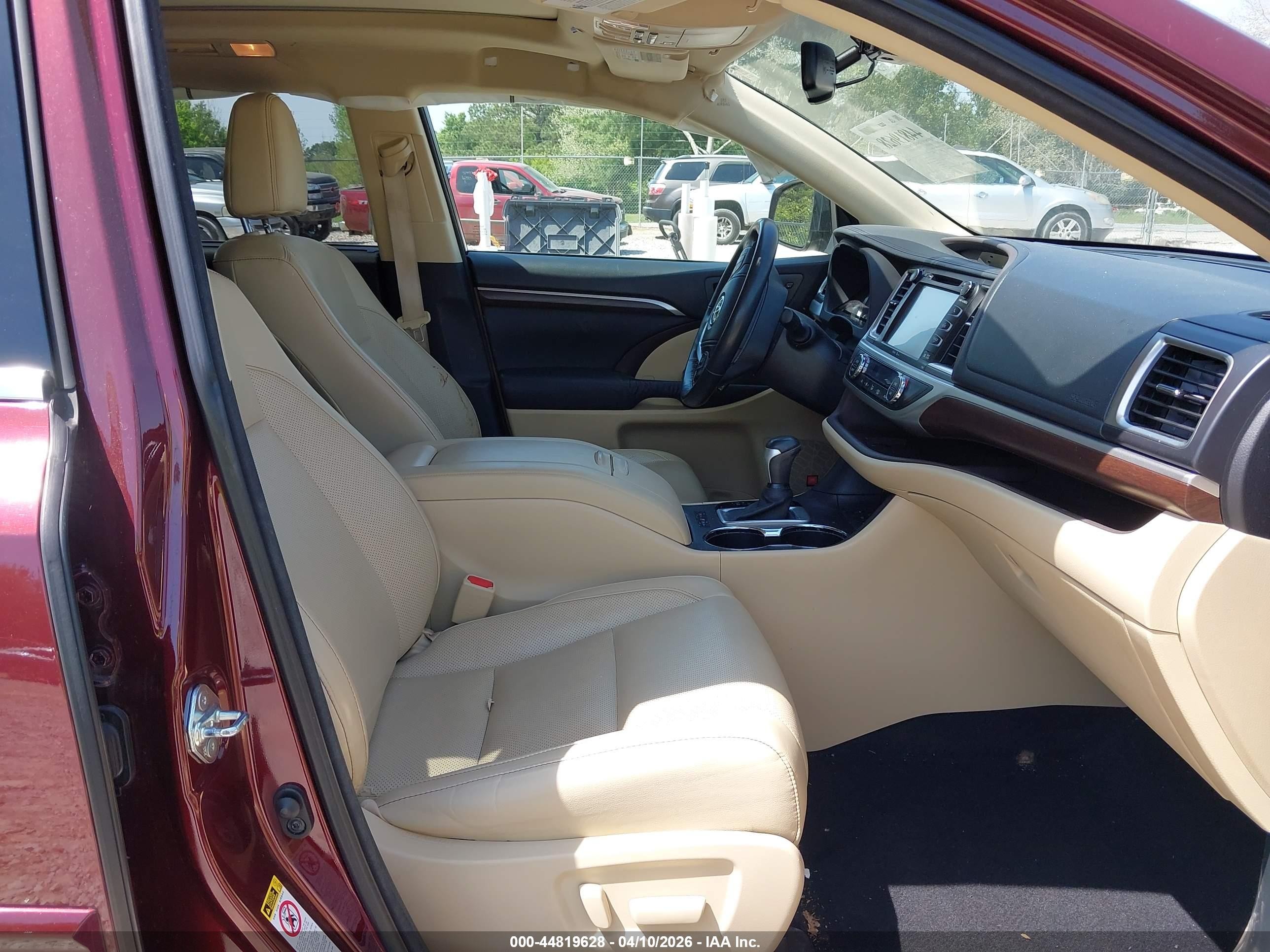 2015 Toyota Highlander Limited Platinum V6 Red vin: 5TDDKRFH7FS127024