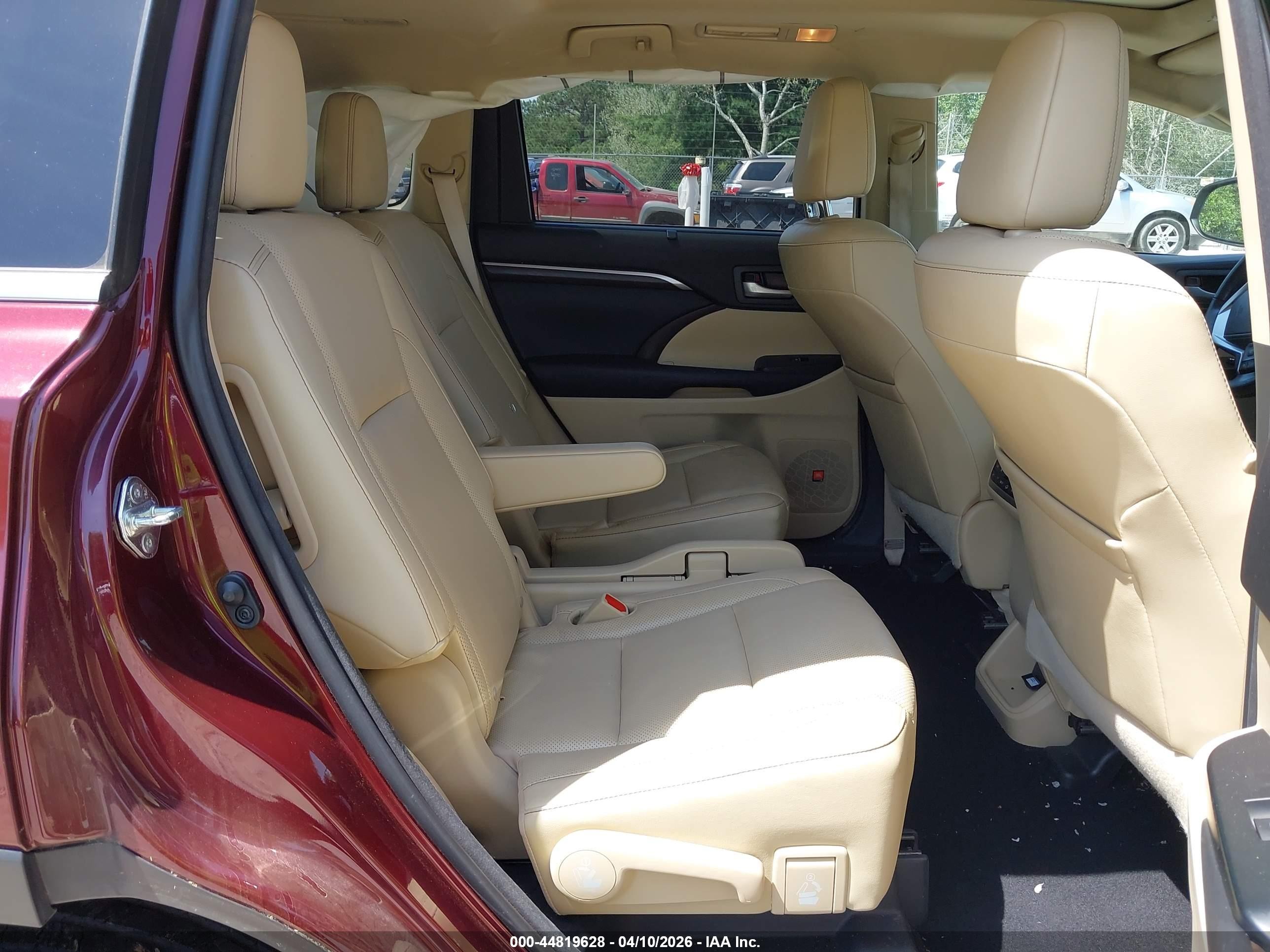 2015 Toyota Highlander Limited Platinum V6 Red vin: 5TDDKRFH7FS127024