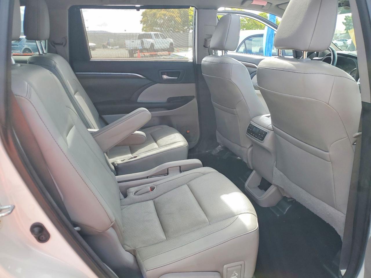 2015 Toyota Highlander Limited Platinum White vin: 5TDDKRFH7FS134409