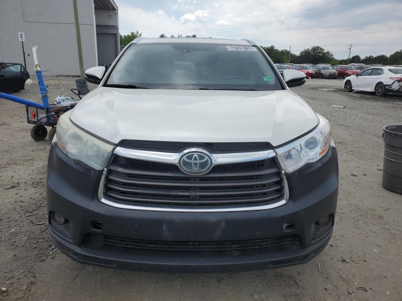 2015 Toyota Highlander Limited Platinum White vin: 5TDDKRFH7FS182606 Damage: Right Head Lamp, Faded, Repair Required