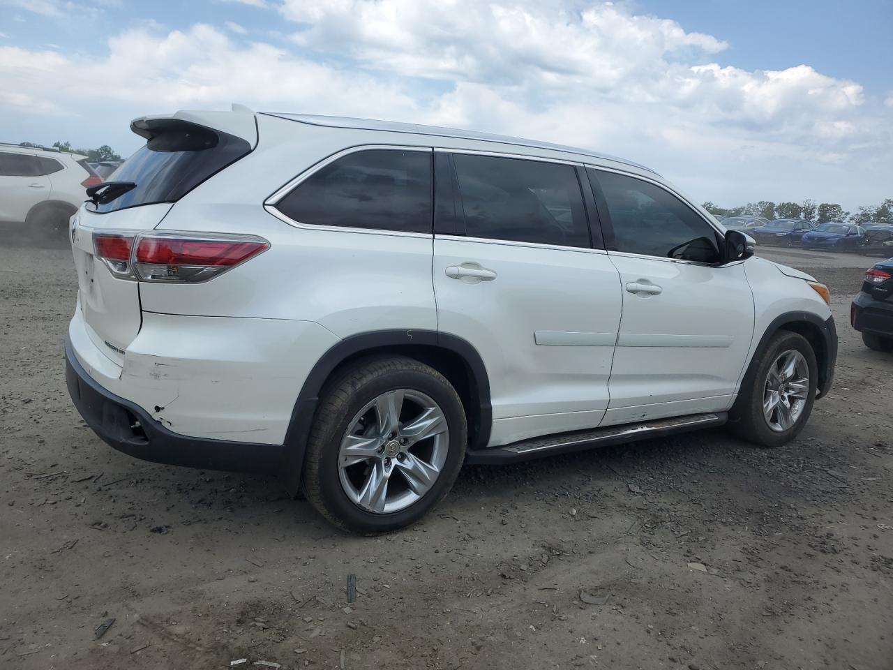 2015 Toyota Highlander Limited Platinum White vin: 5TDDKRFH7FS182606 Damage: Rear Bumper Cover Upper, Dent(S) W/ Paint Dmg, 1 To 2 Inches