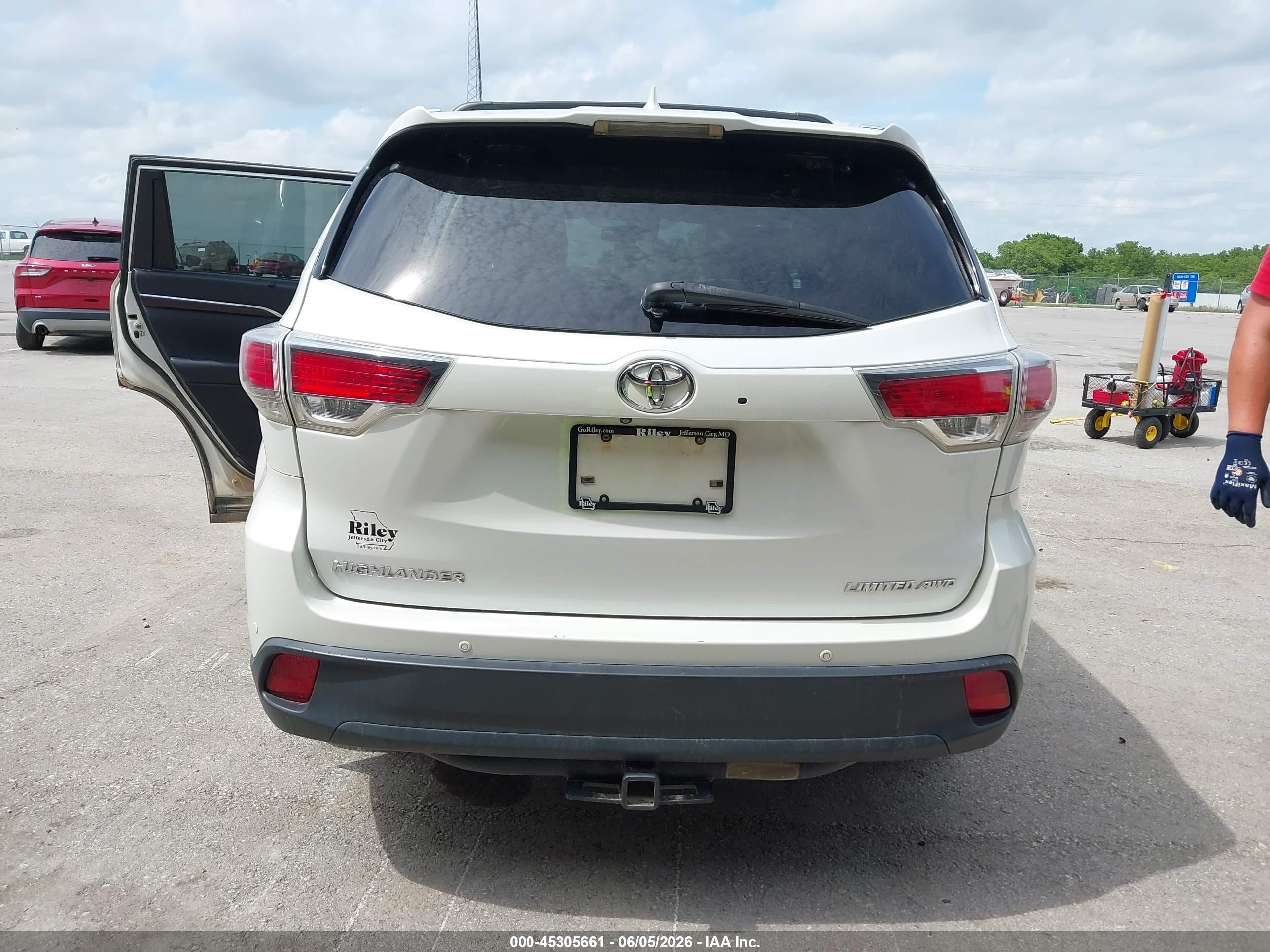 2015 Toyota Highlander Limited Platinum V6 White vin: 5TDDKRFH7FS194125