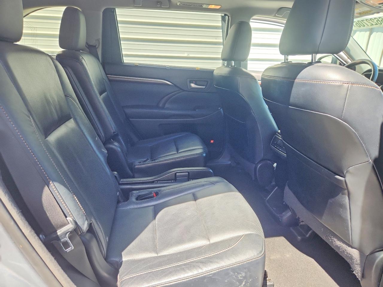 2015 Toyota Highlander Limited Silver vin: 5TDDKRFH8FS088881