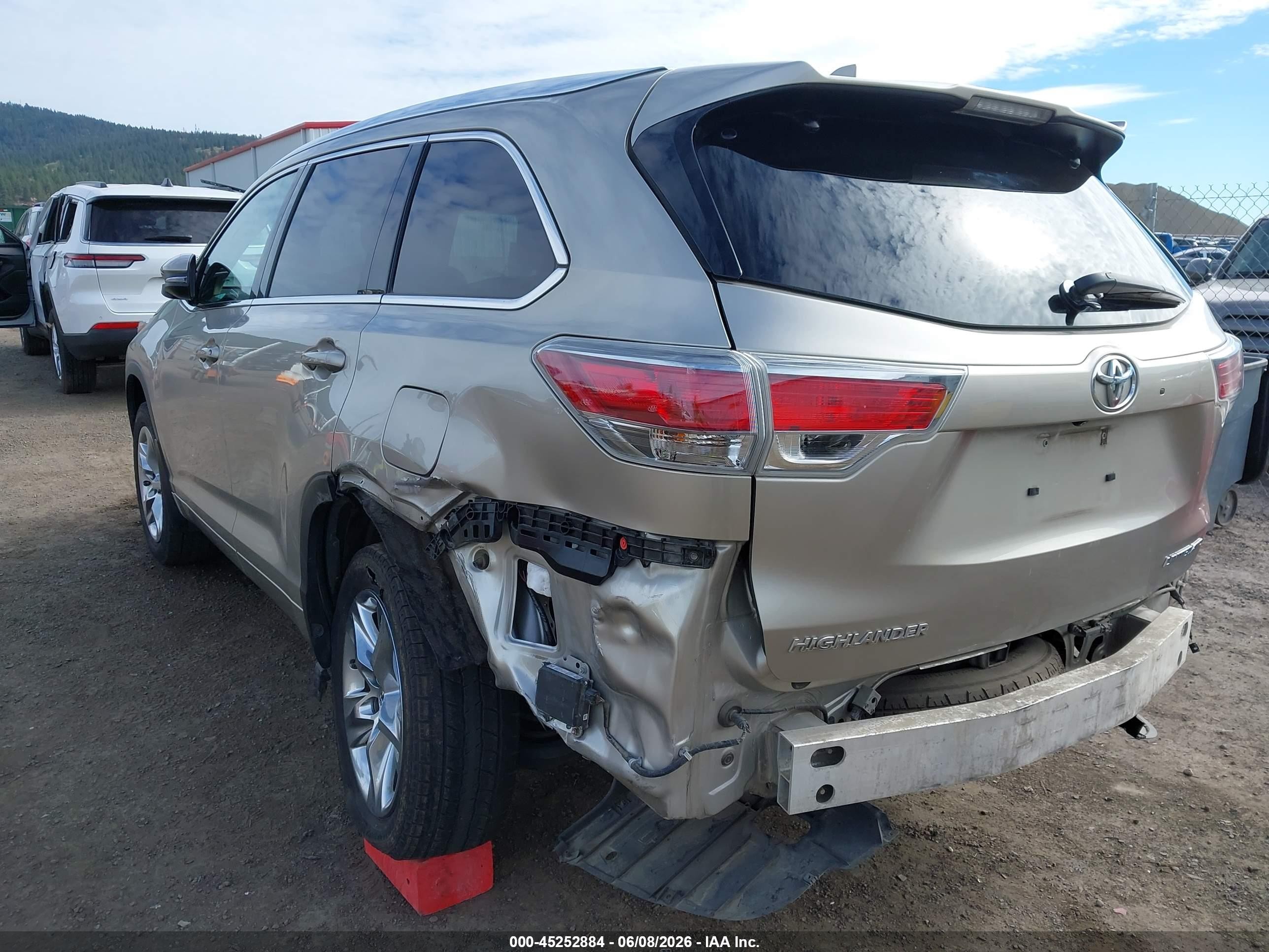 2015 Toyota Highlander Limited V6 Silver vin: 5TDDKRFH8FS146083