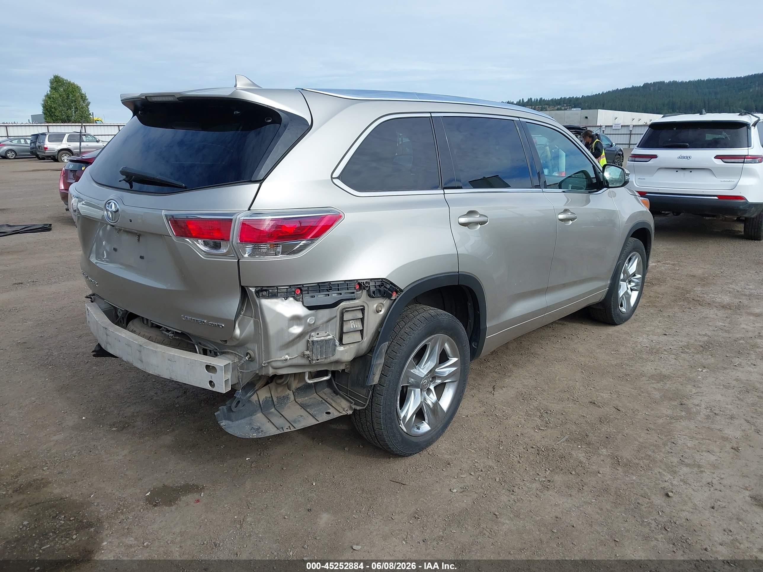 2015 Toyota Highlander Limited V6 Silver vin: 5TDDKRFH8FS146083