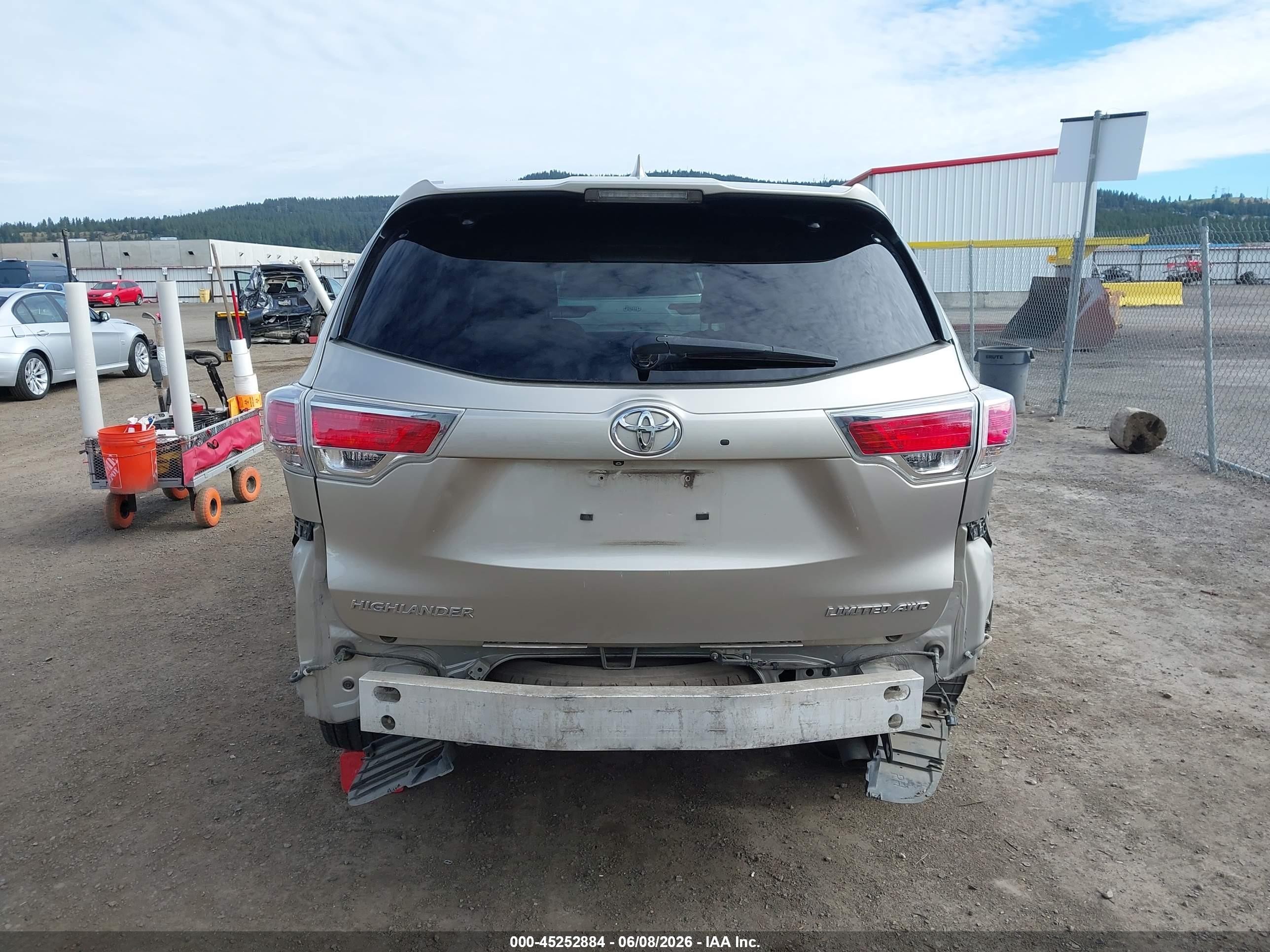 2015 Toyota Highlander Limited V6 Silver vin: 5TDDKRFH8FS146083