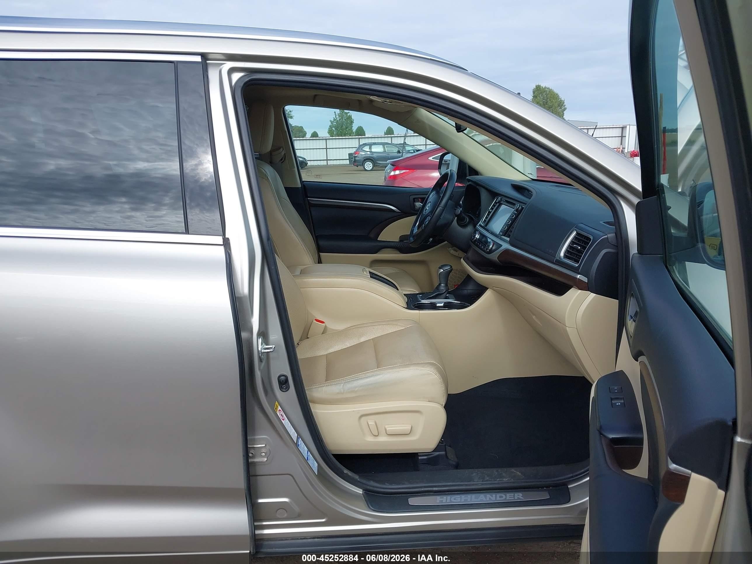 2015 Toyota Highlander Limited V6 Silver vin: 5TDDKRFH8FS146083