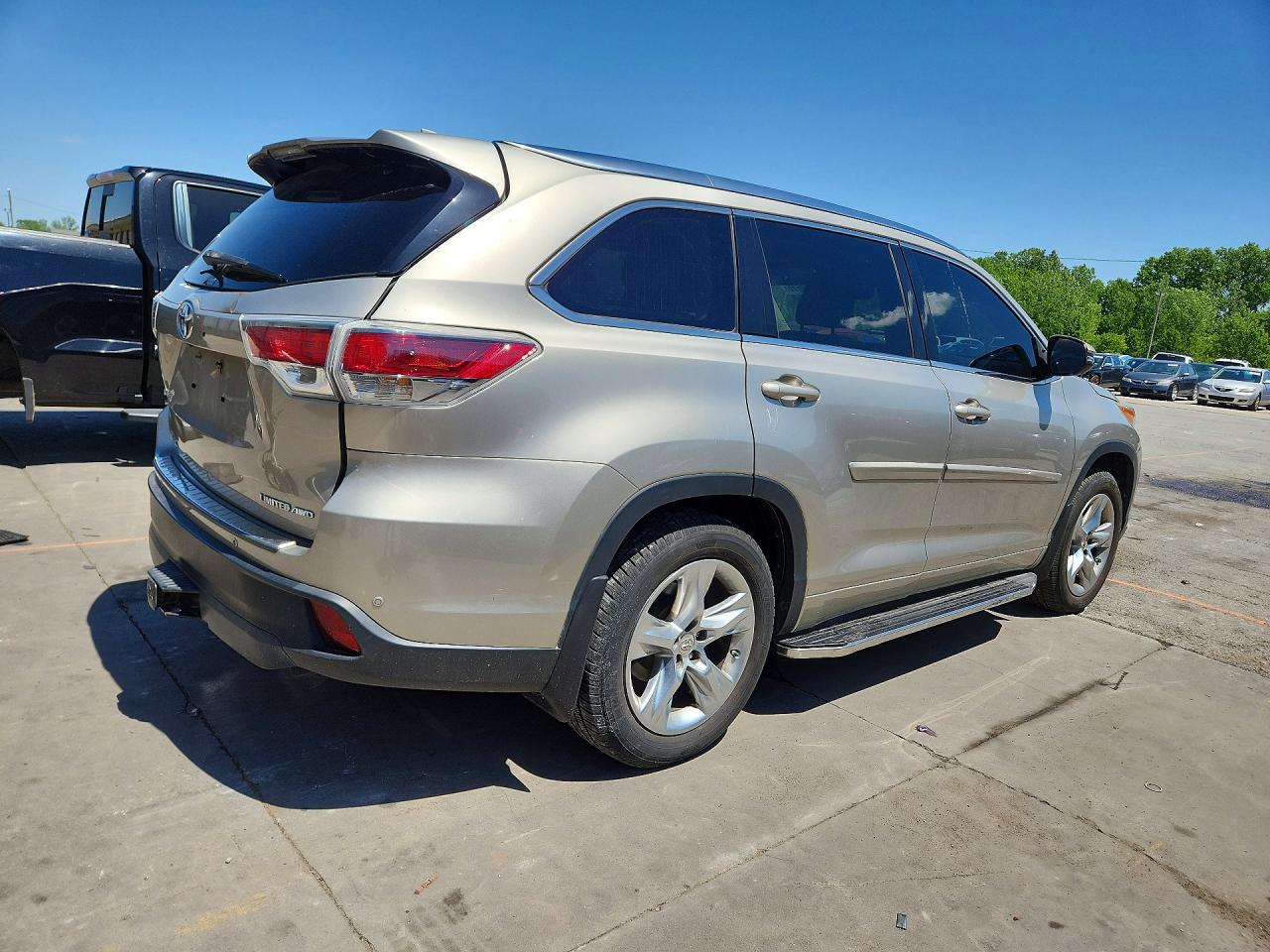 2015 Toyota Highlander Limited Кремовый vin: 5TDDKRFH8FS200742