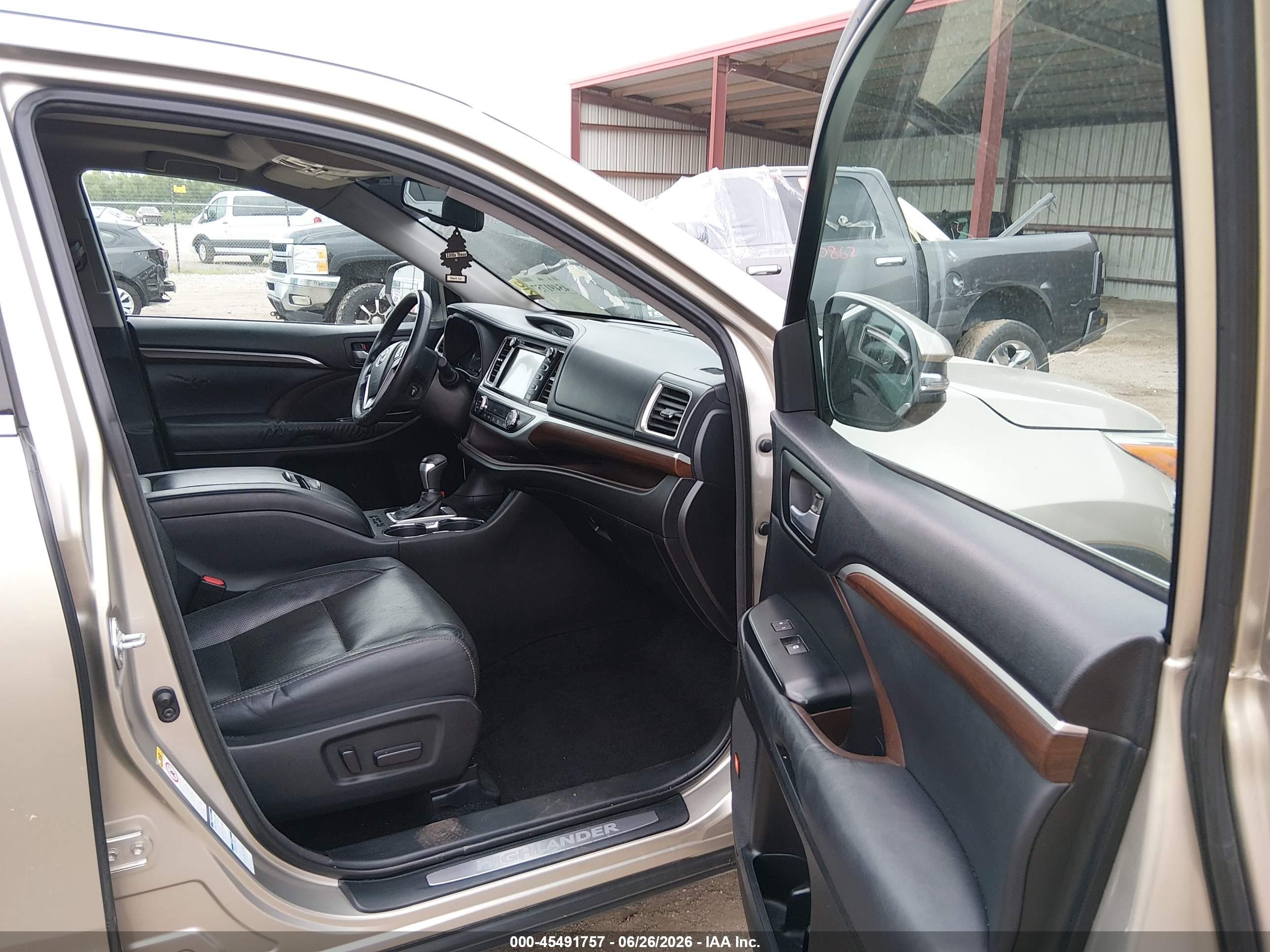 2015 Toyota Highlander Limited Platinum V6 Gold vin: 5TDDKRFH9FS074407
