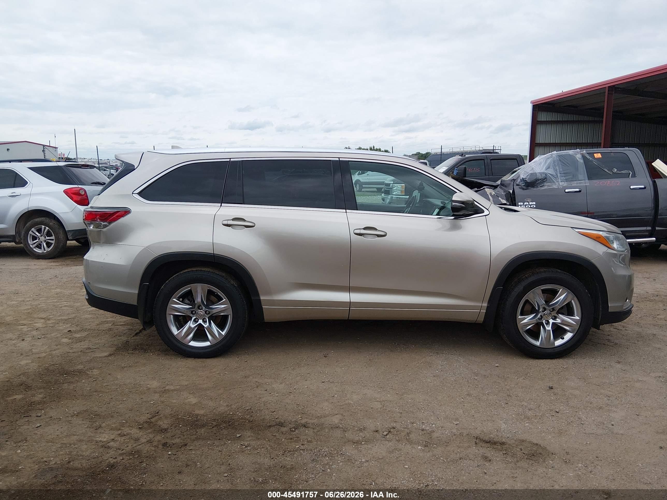 2015 Toyota Highlander Limited Platinum V6 Gold vin: 5TDDKRFH9FS074407