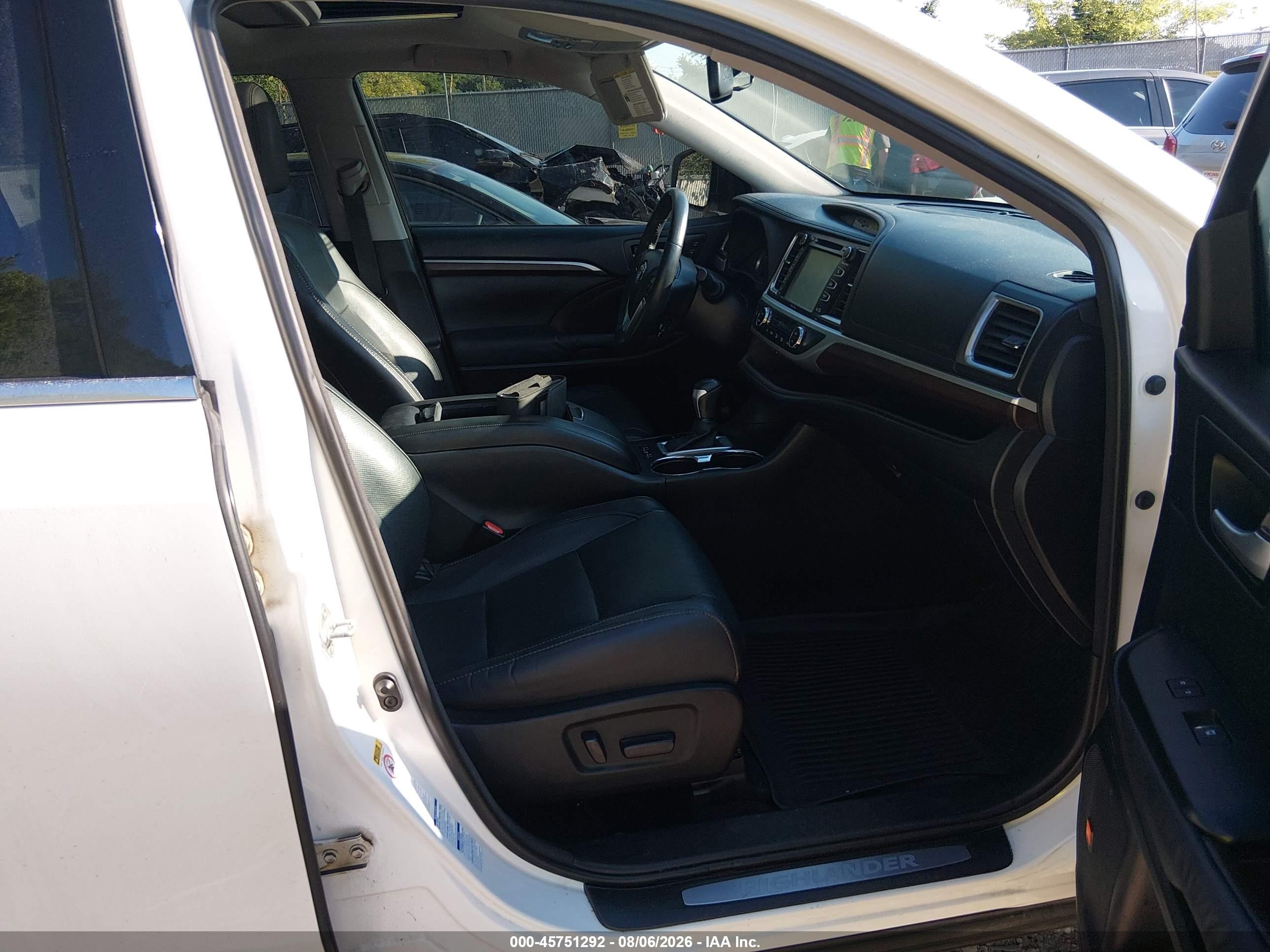 2015 Toyota Highlander Limited V6 White vin: 5TDDKRFH9FS084967