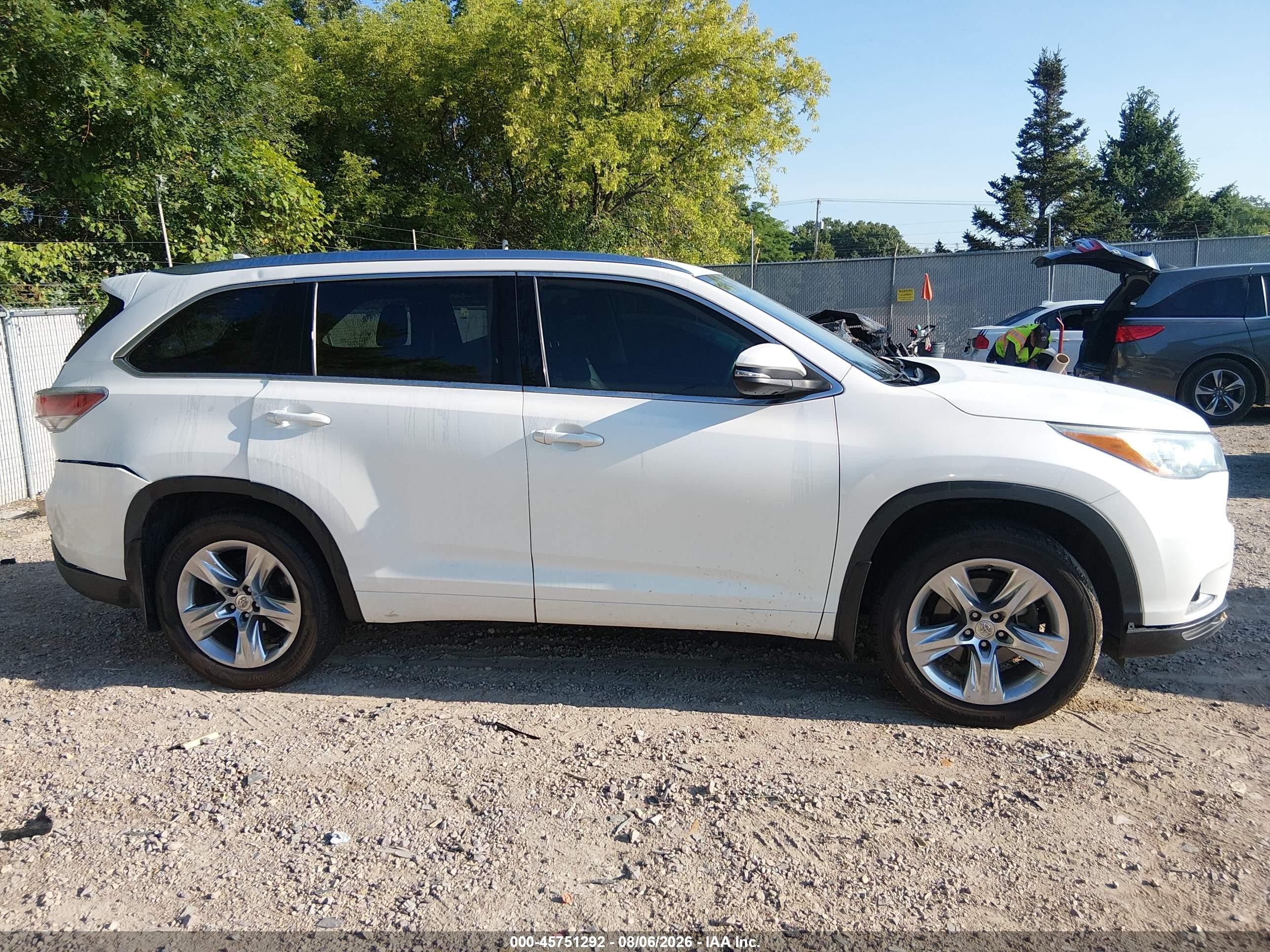 2015 Toyota Highlander Limited V6 White vin: 5TDDKRFH9FS084967