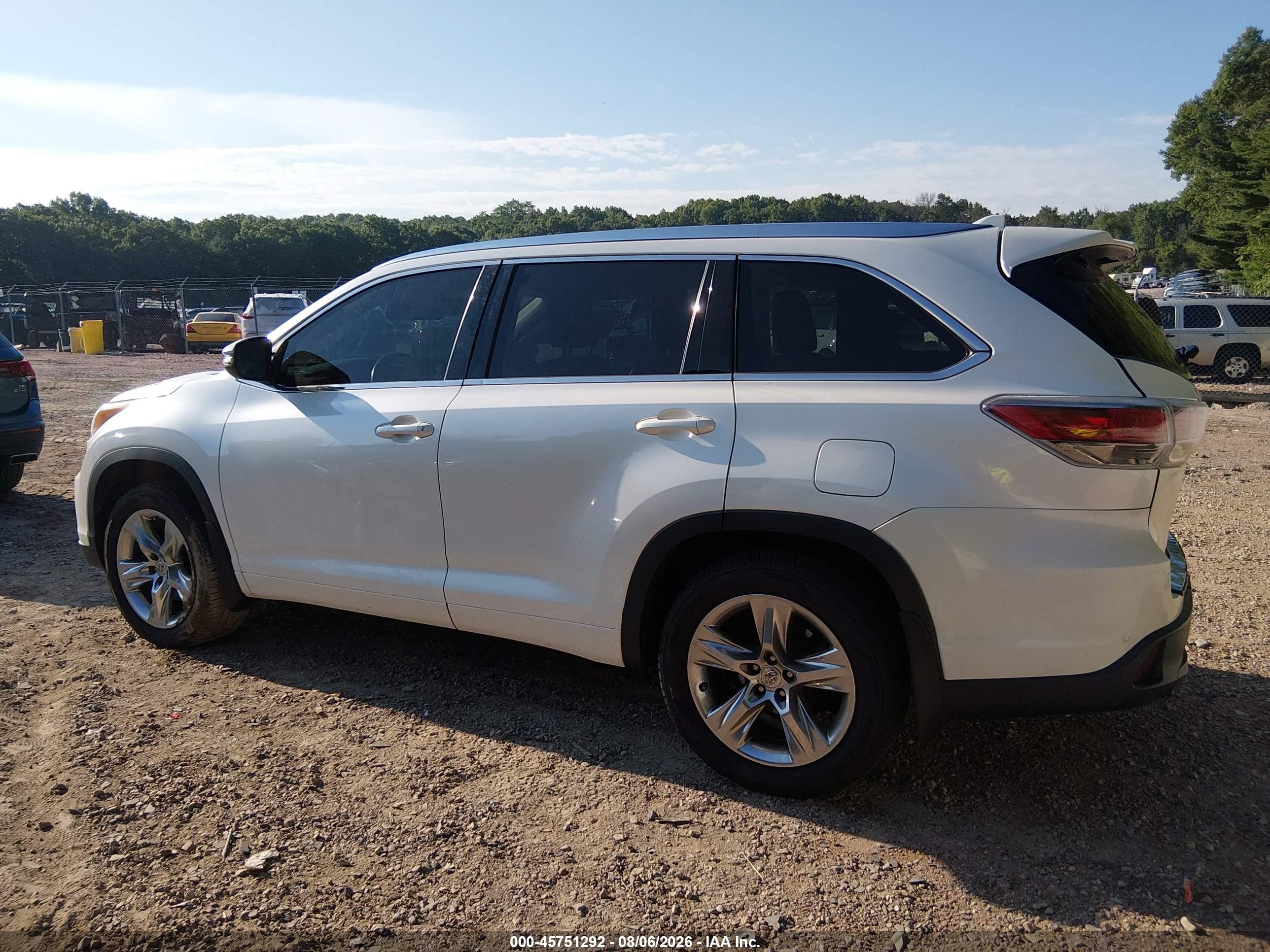 2015 Toyota Highlander Limited V6 White vin: 5TDDKRFH9FS084967