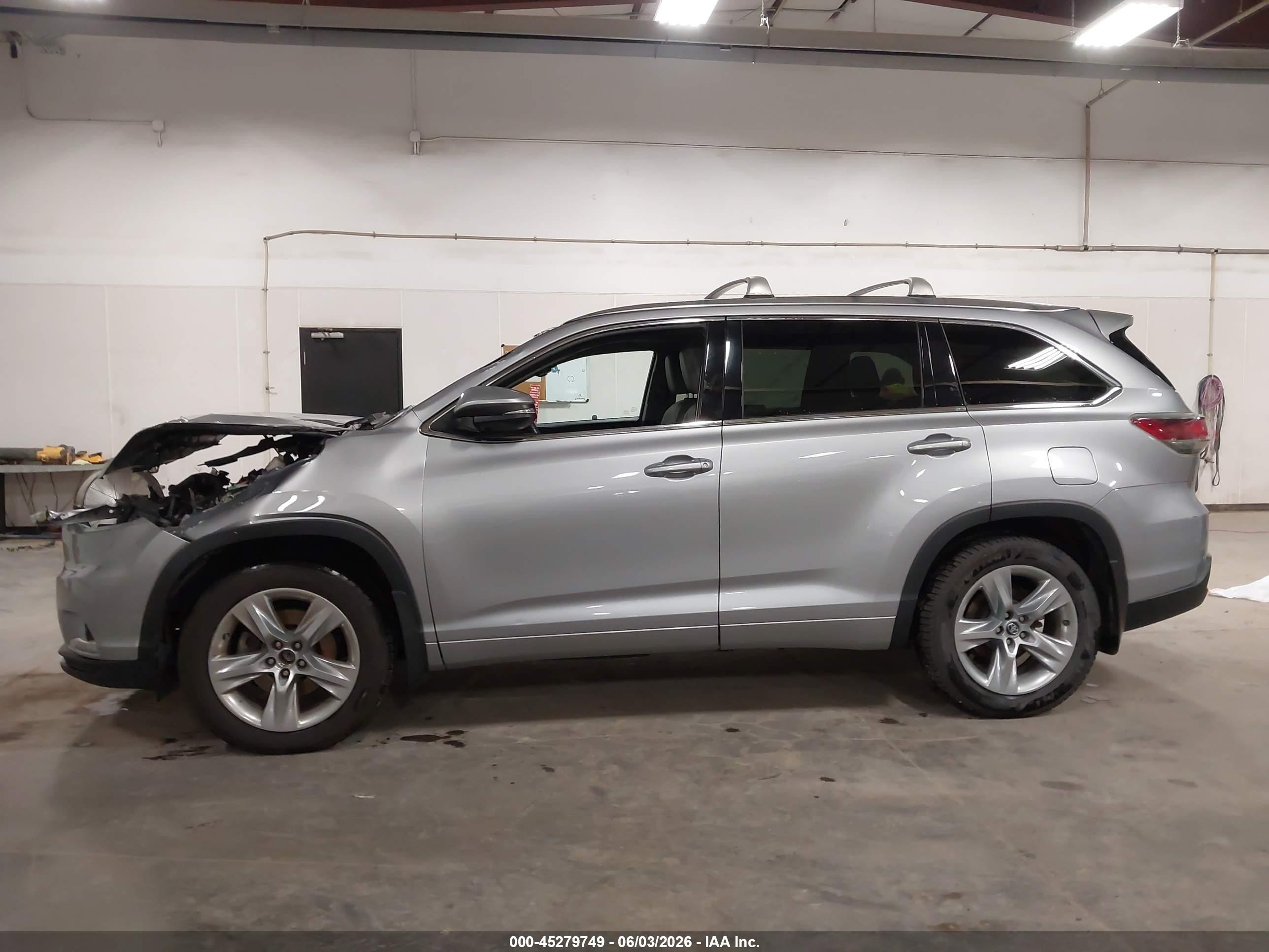 2016 Toyota Highlander Limited V6 Серебряный vin: 5TDDKRFH9GS334001