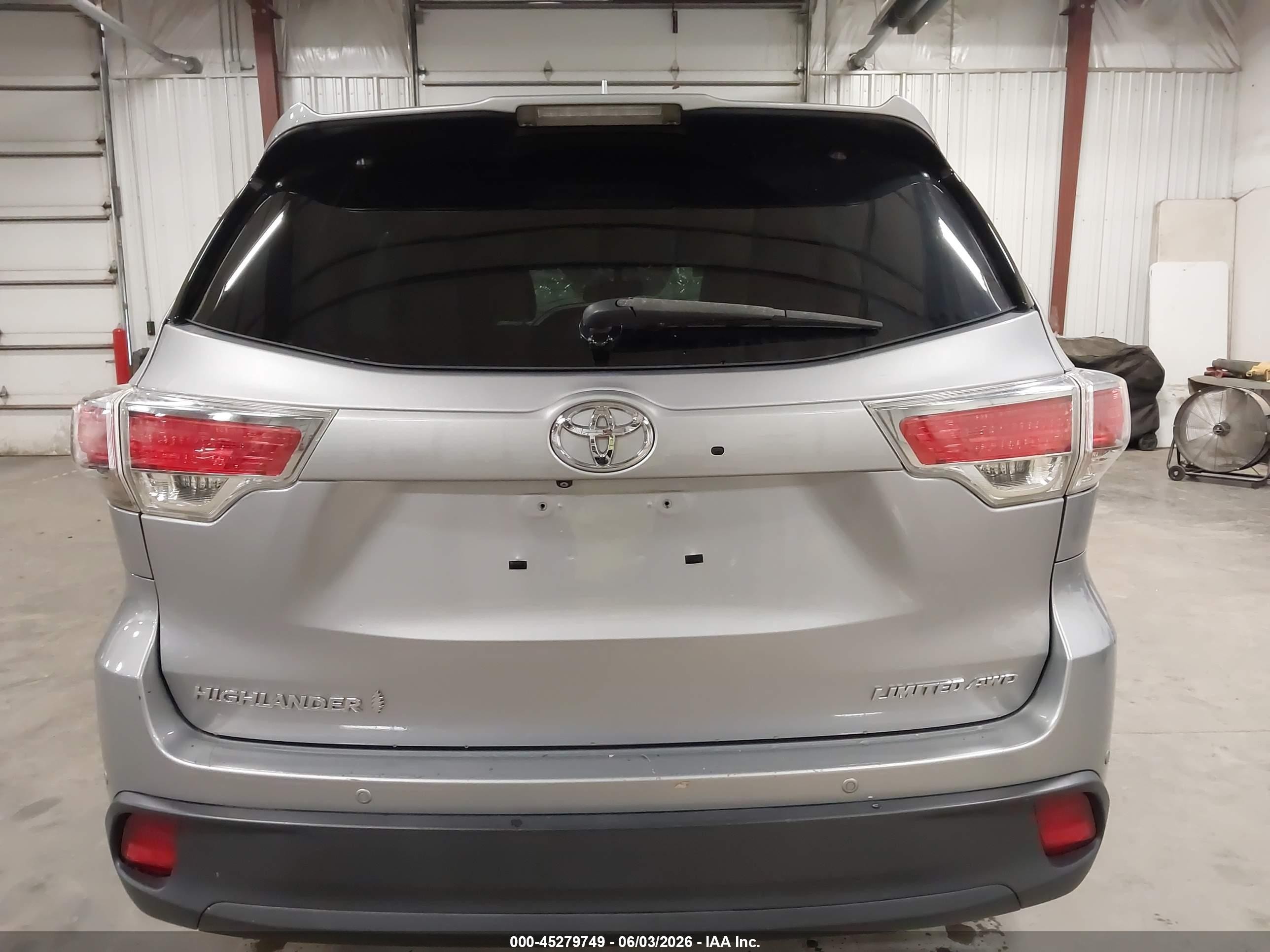 2016 Toyota Highlander Limited V6 Серебряный vin: 5TDDKRFH9GS334001