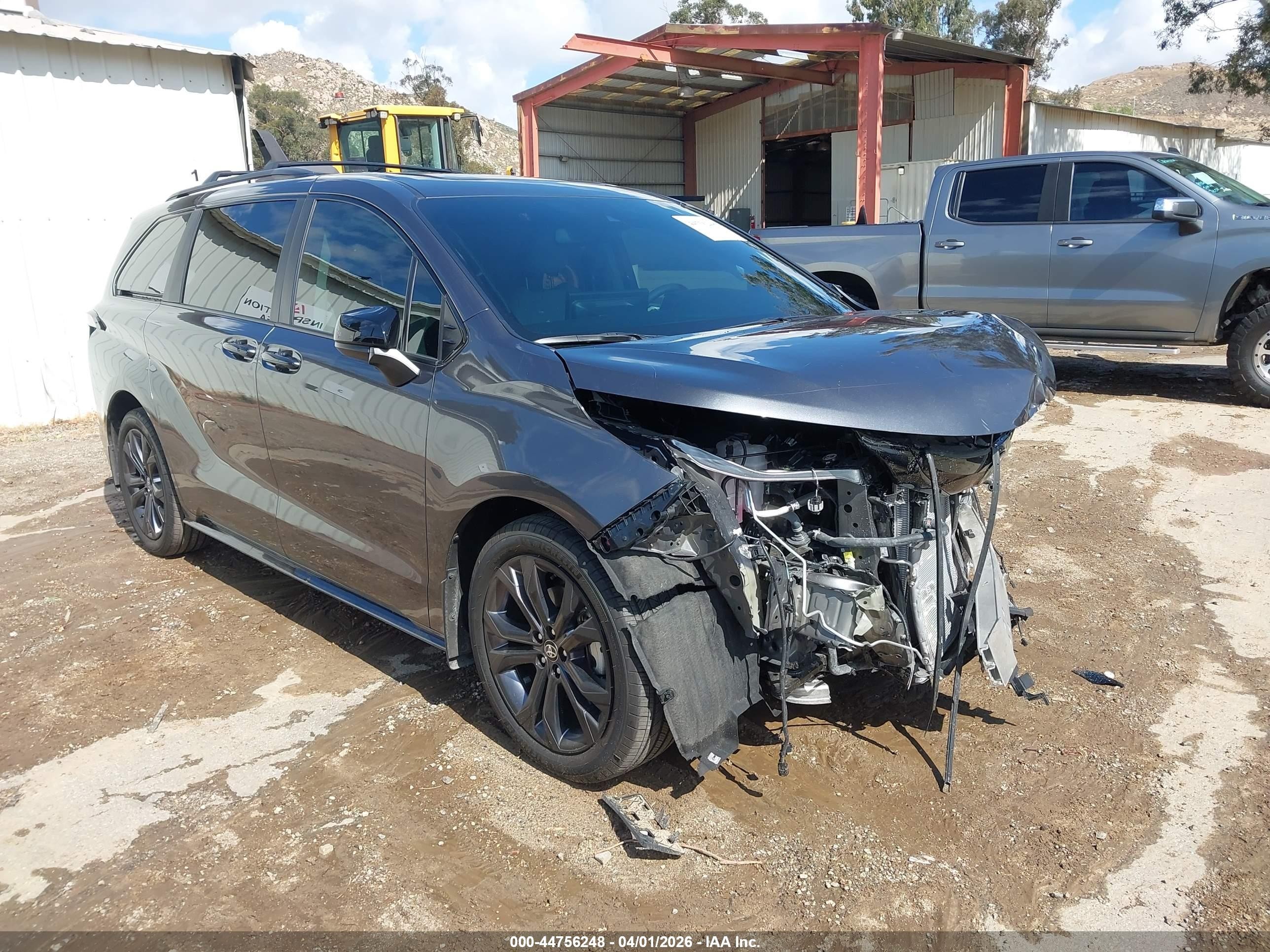 2025 Toyota Sienna Xse Gray vin: 5TDDRKEC6SS280044