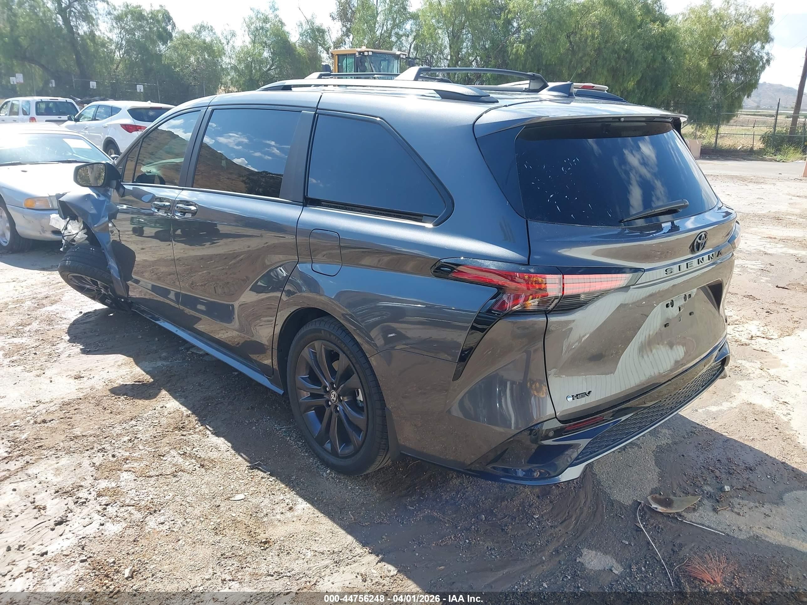 2025 Toyota Sienna Xse Gray vin: 5TDDRKEC6SS280044