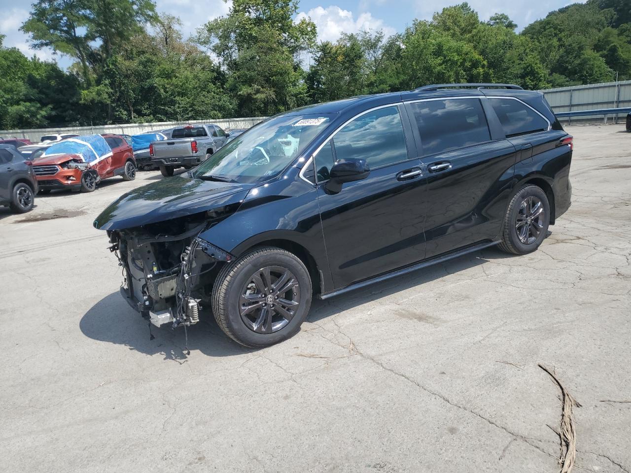 2024 Toyota Sienna Xse Black vin: 5TDDSKFC8RS108434