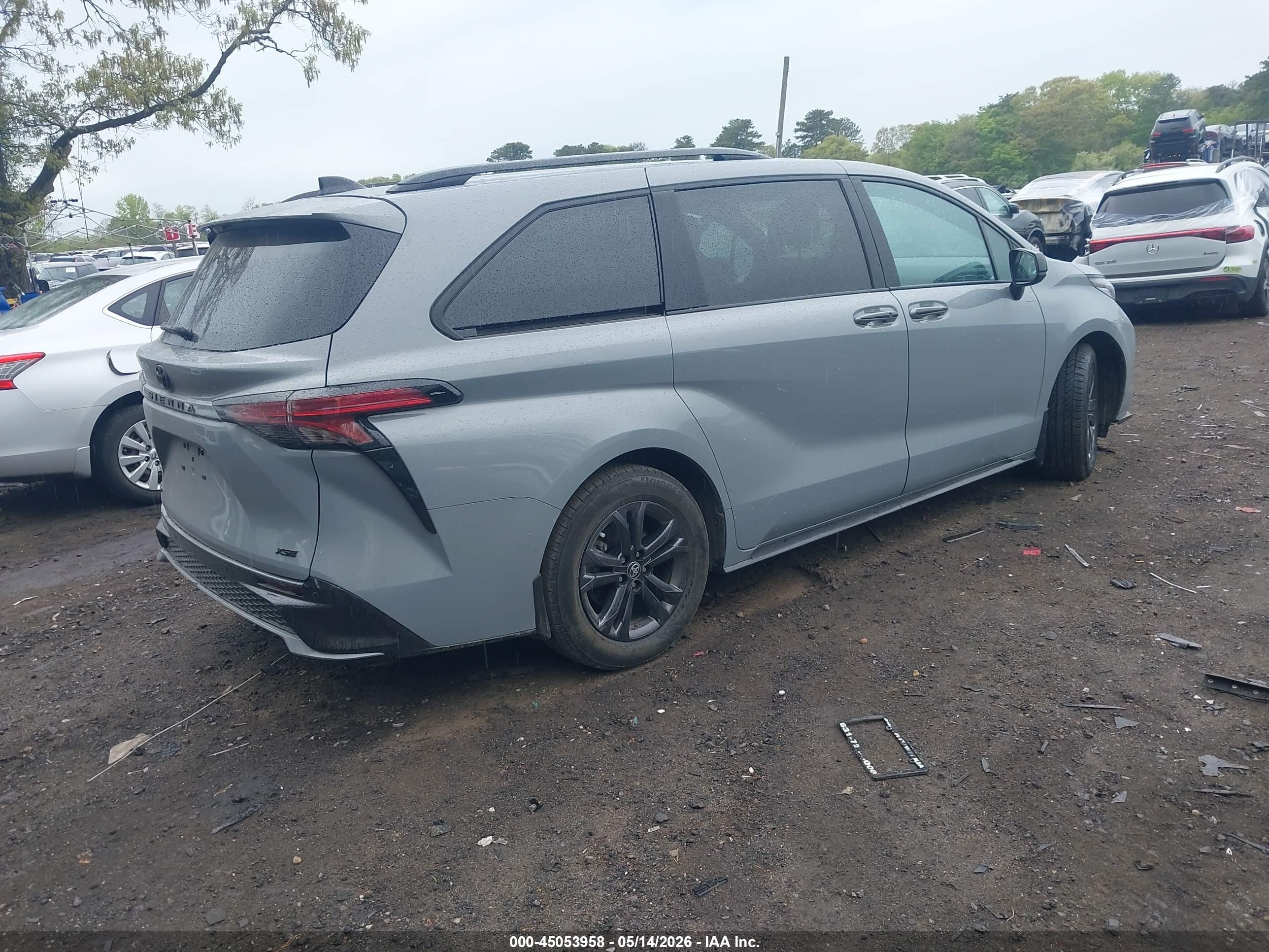 2025 Toyota Sienna Xse Gray vin: 5TDDSKFC9SS173878