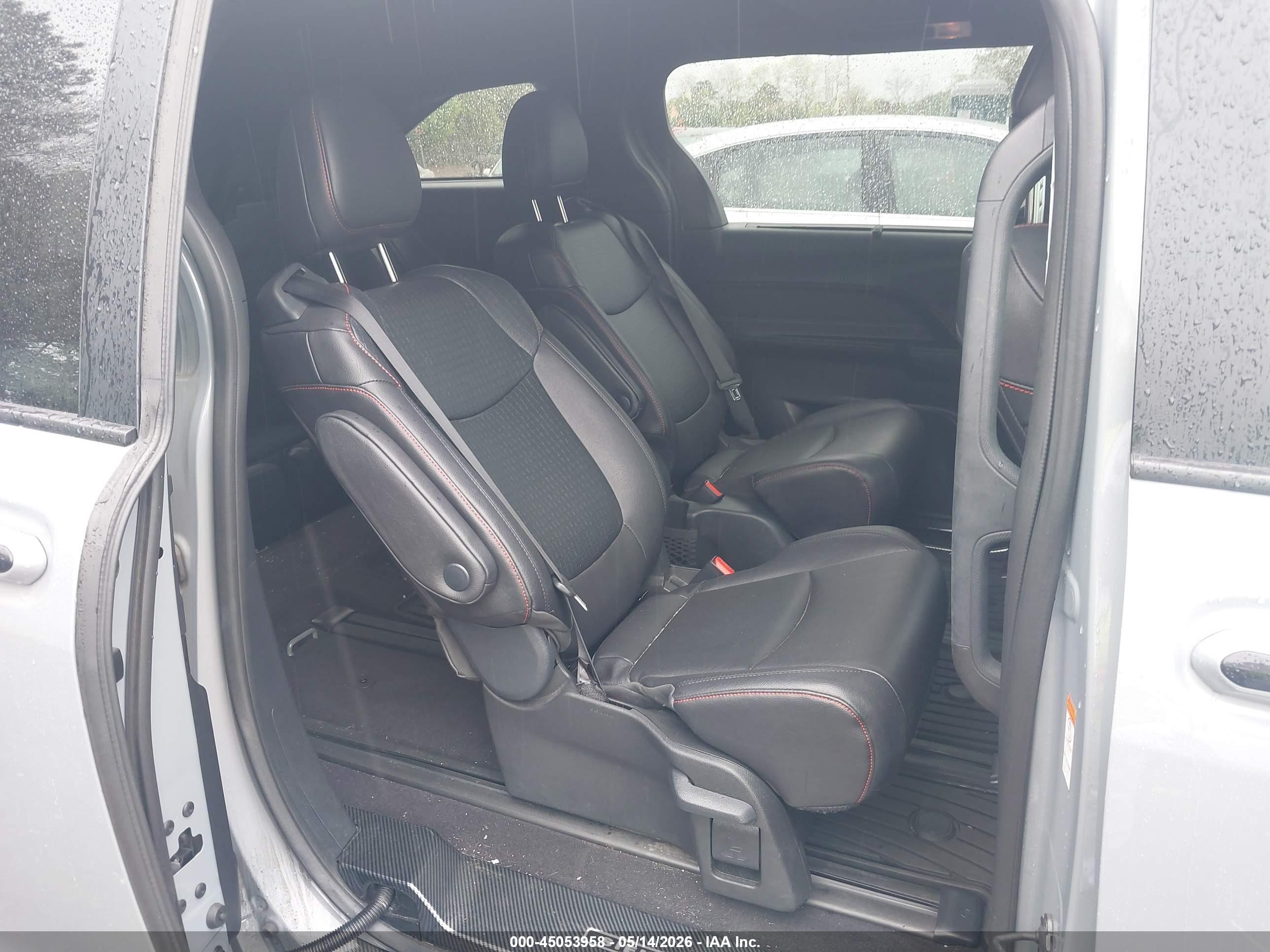 2025 Toyota Sienna Xse Gray vin: 5TDDSKFC9SS173878