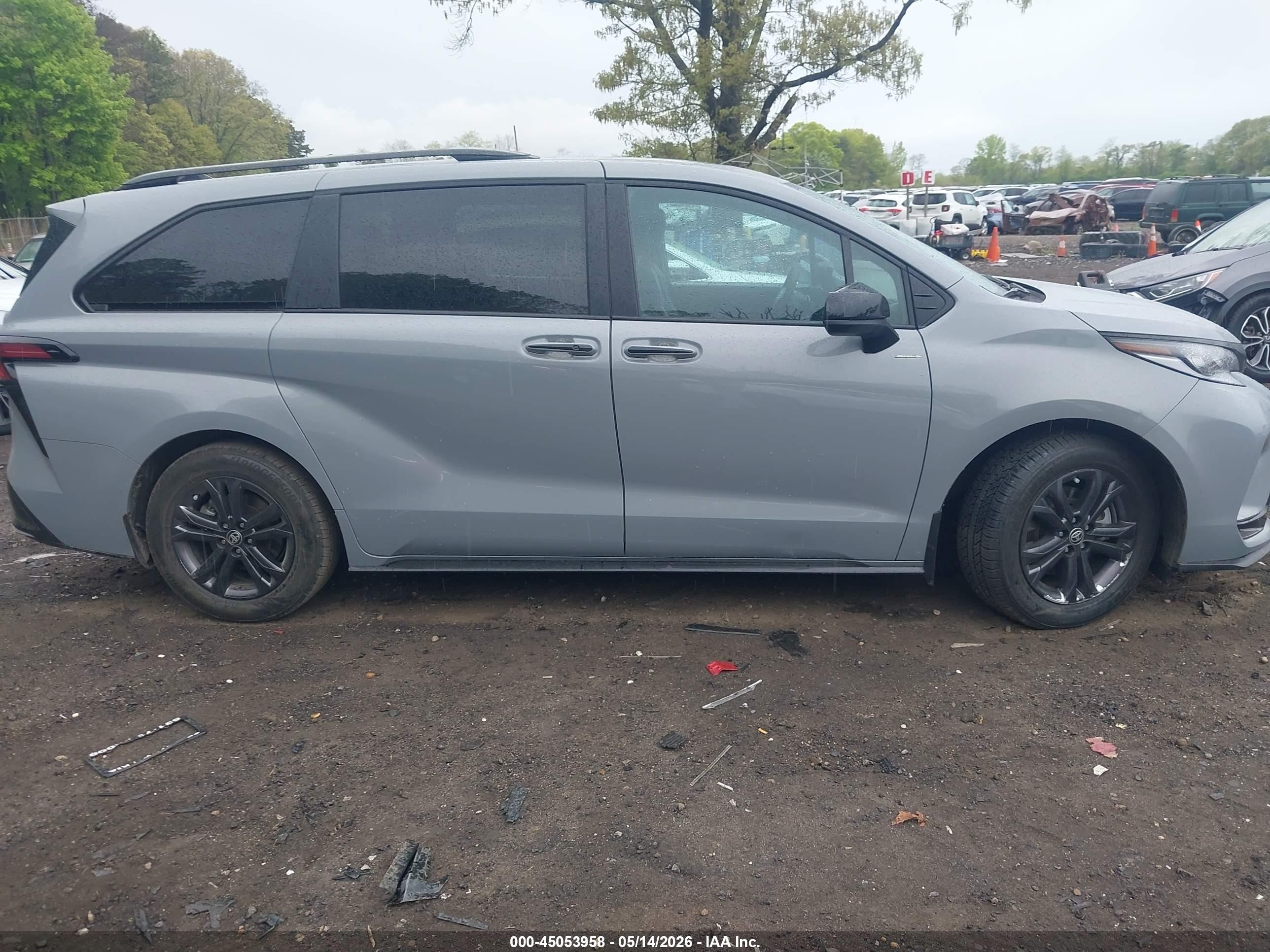 2025 Toyota Sienna Xse Gray vin: 5TDDSKFC9SS173878
