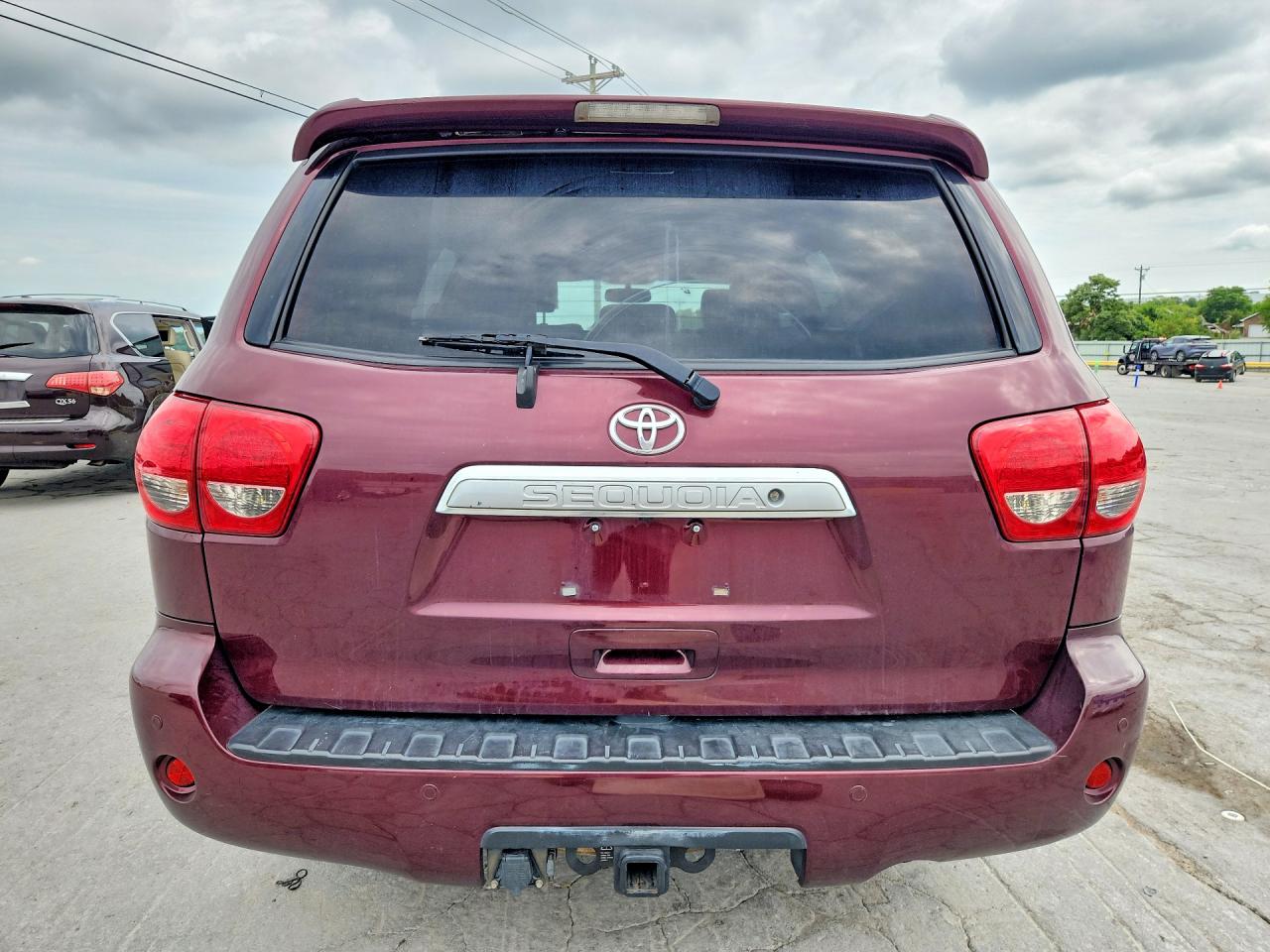 2010 Toyota Sequoia Platinum Burgundy vin: 5TDDW5G10AS029864
