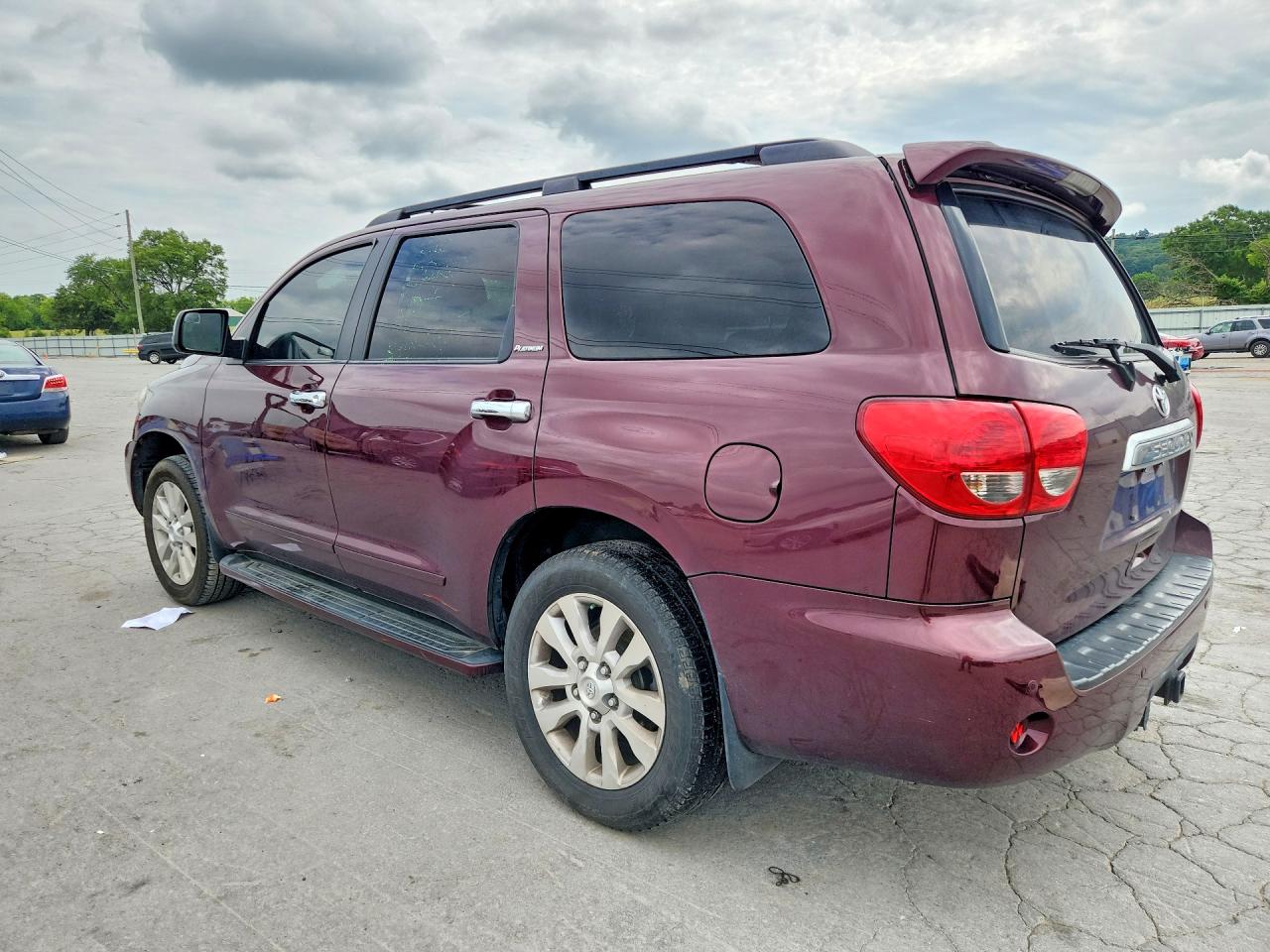 2010 Toyota Sequoia Platinum Burgundy vin: 5TDDW5G10AS029864