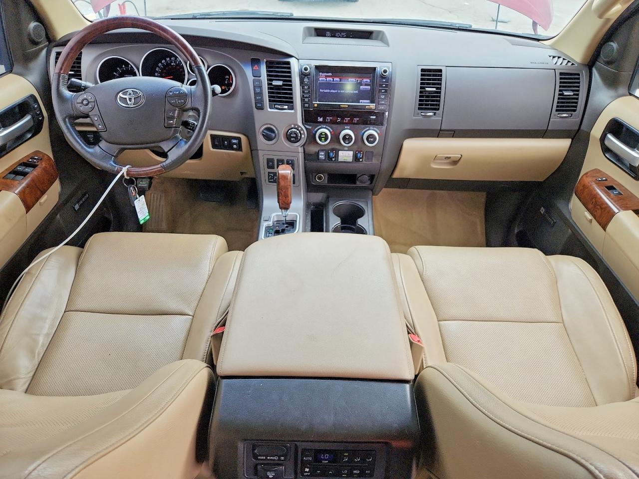 2010 Toyota Sequoia Platinum Burgundy vin: 5TDDW5G10AS029864