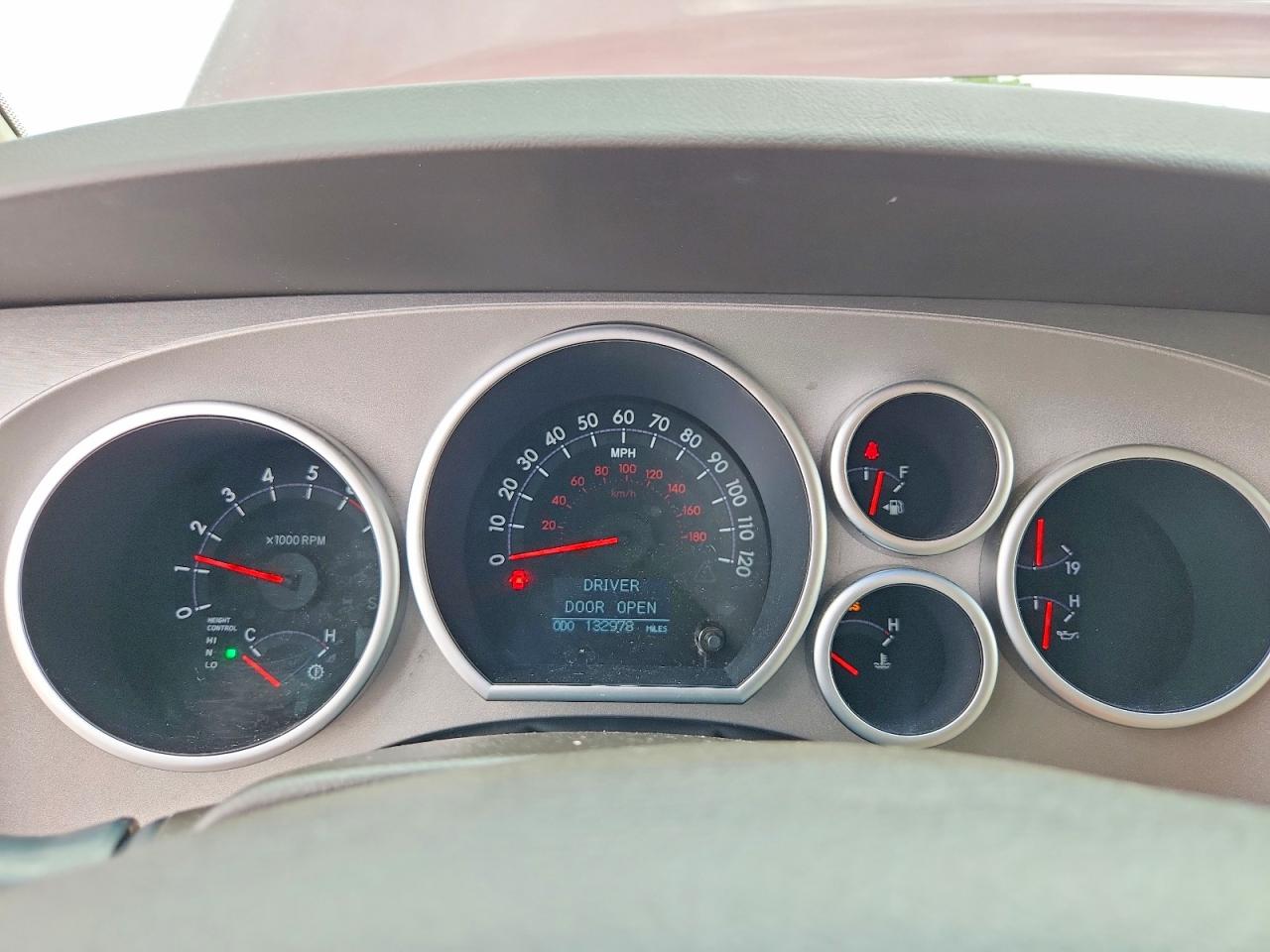 2010 Toyota Sequoia Platinum Burgundy vin: 5TDDW5G10AS029864