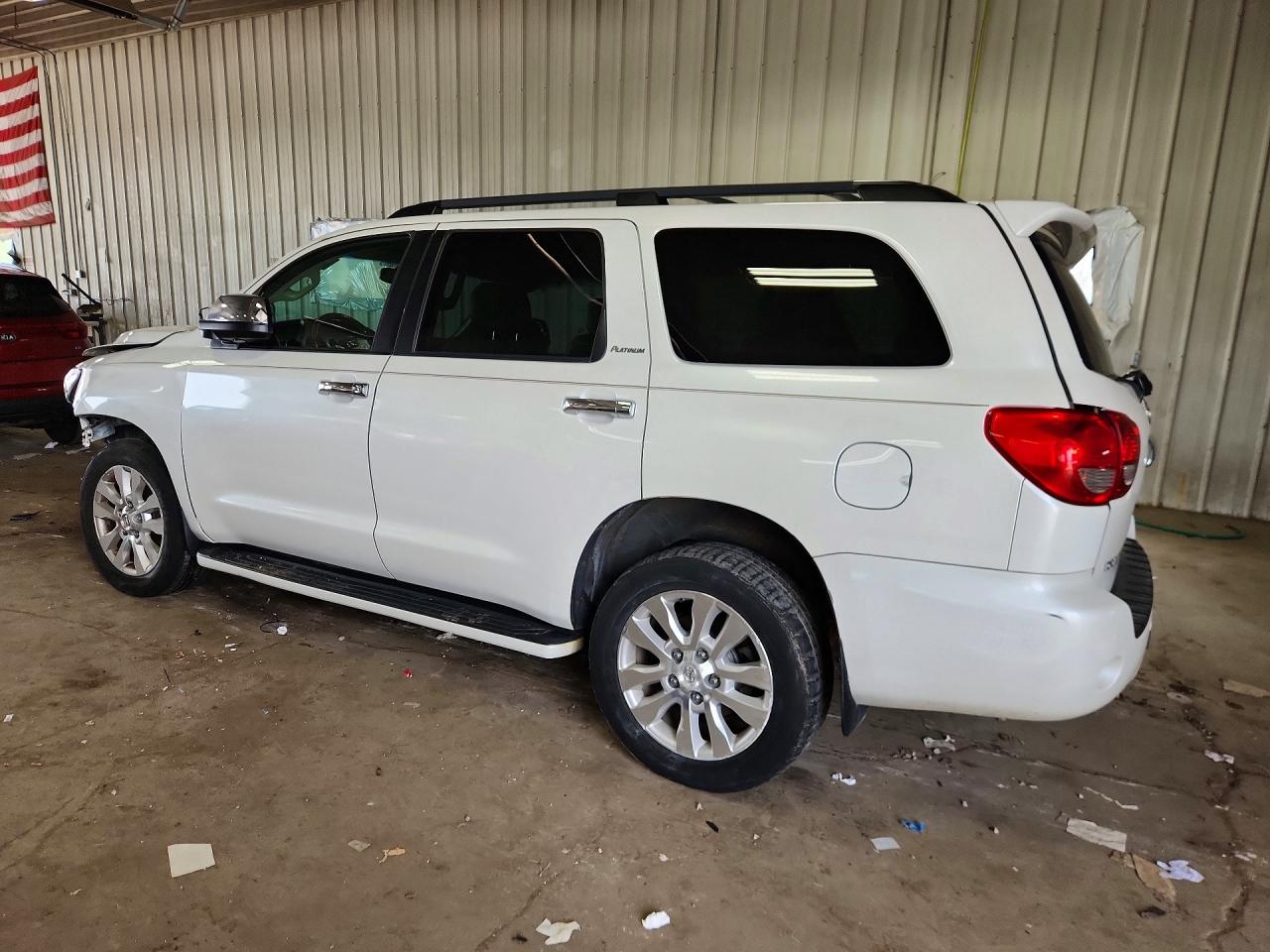 2010 Toyota Sequoia Platinum White vin: 5TDDW5G10AS038404