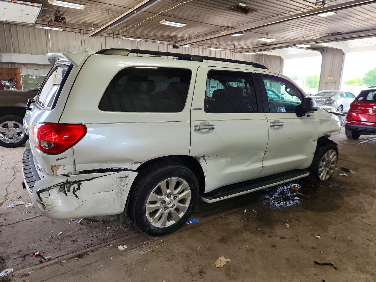 2010 Toyota Sequoia Platinum White vin: 5TDDW5G10AS038404